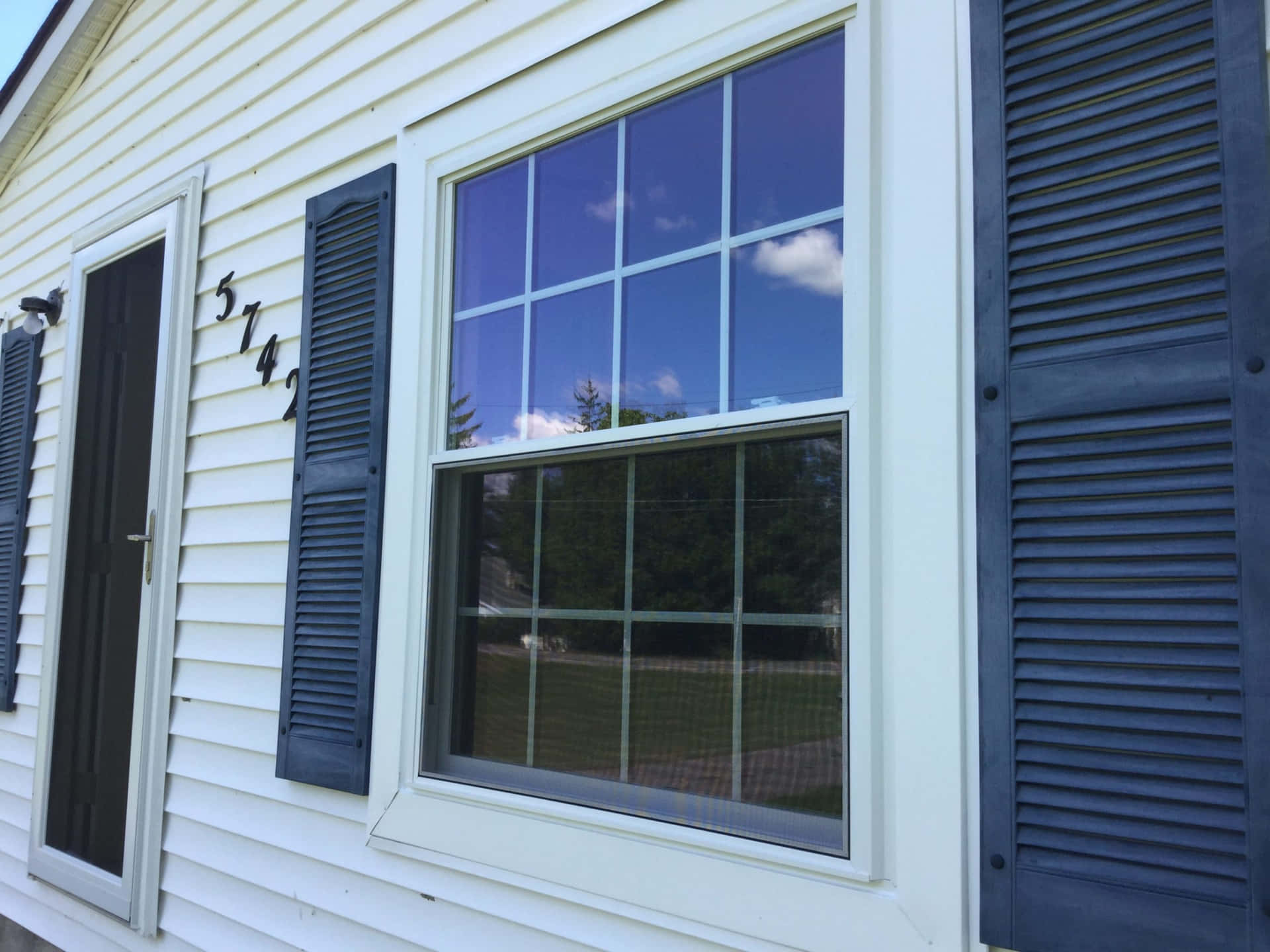 Double Hung Vinyl Window Picture