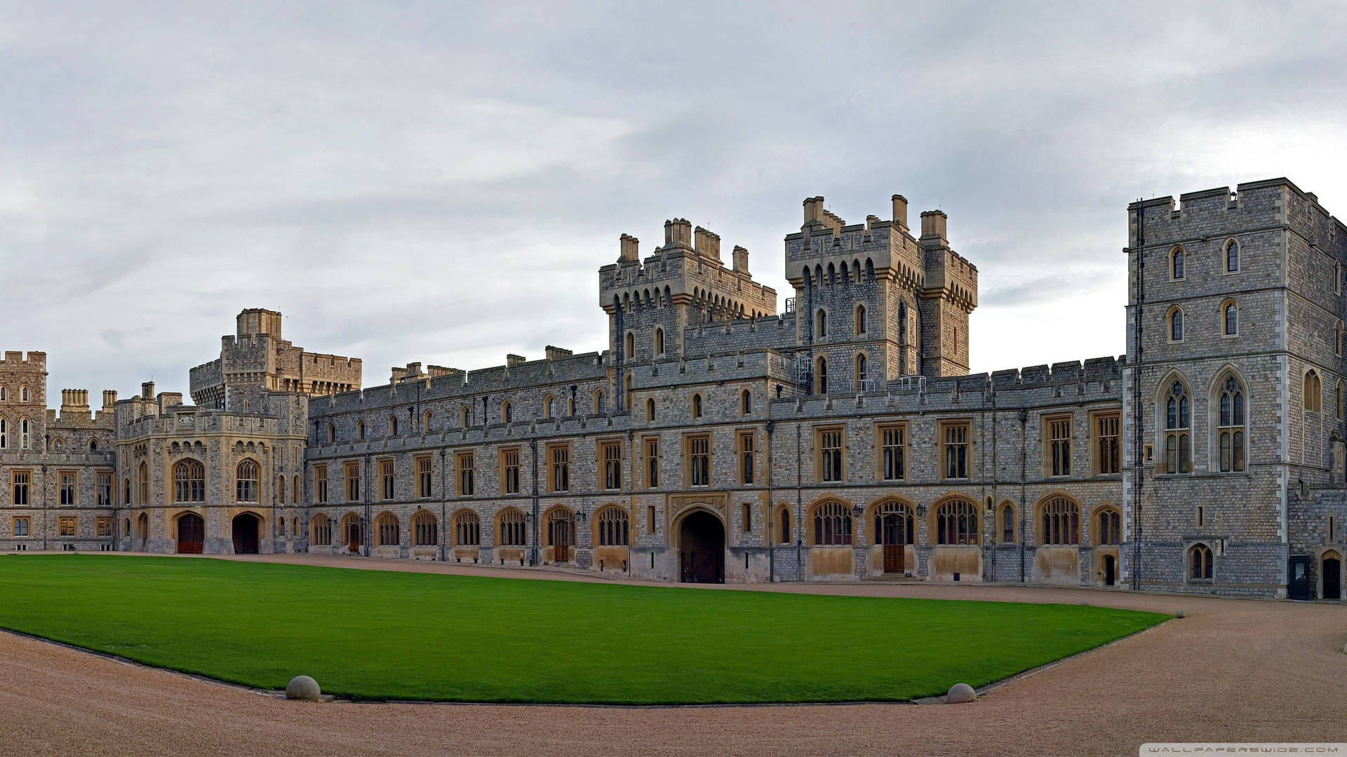Majestic View of Windsor Castle Courtyard Wallpaper
