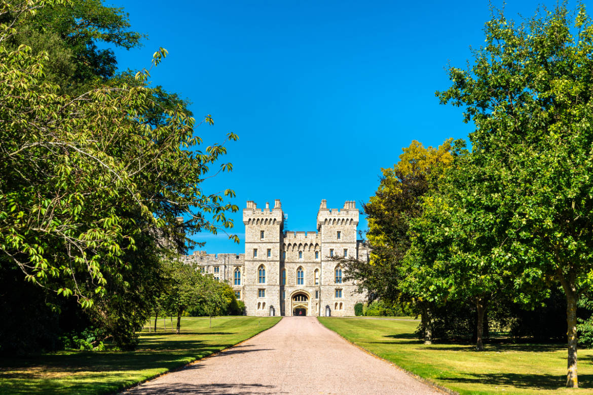 Windsorcastle I England Blå Himmel. (note: This Sentence Translates Literally And May Not Make Sense As A Wallpaper Description. A More Common Way To Describe This Wallpaper Would Be 