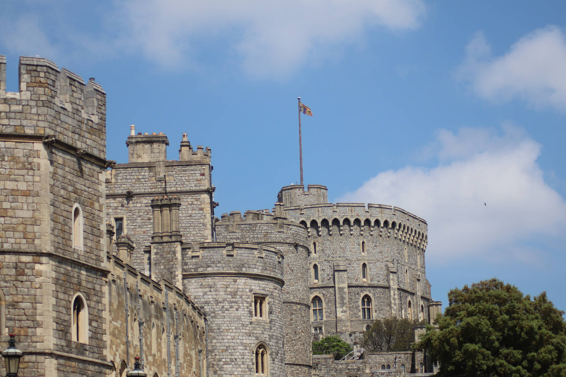 Castellodi Windsor In Inghilterra Cielo Nuvoloso Sfondo