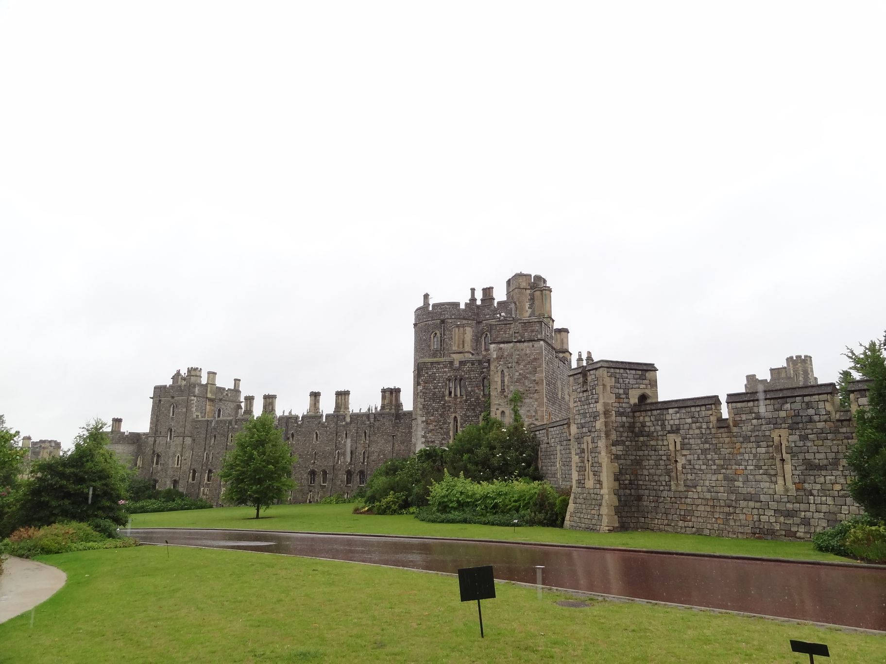 Catturandola Maestosità: Il Castello Di Windsor In Inghilterra Sfondo