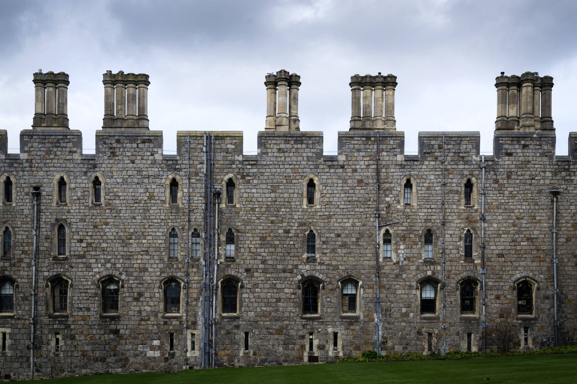 Murallasdel Castillo De Windsor Nublado. Fondo de pantalla