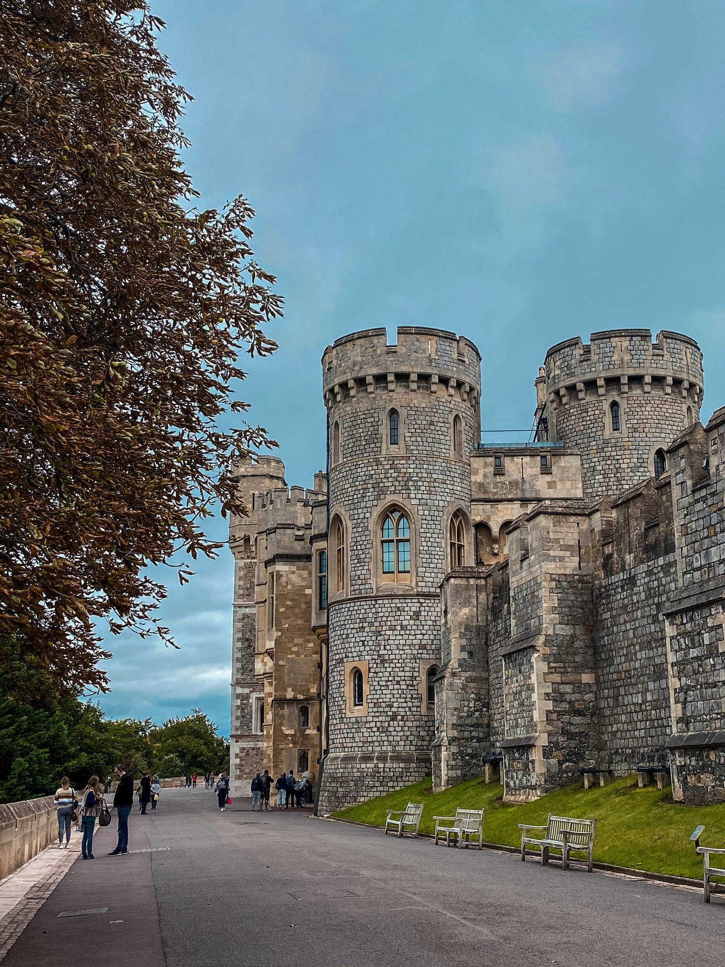 Majestic Windsor Castle Under a Light Blue Sky Wallpaper
