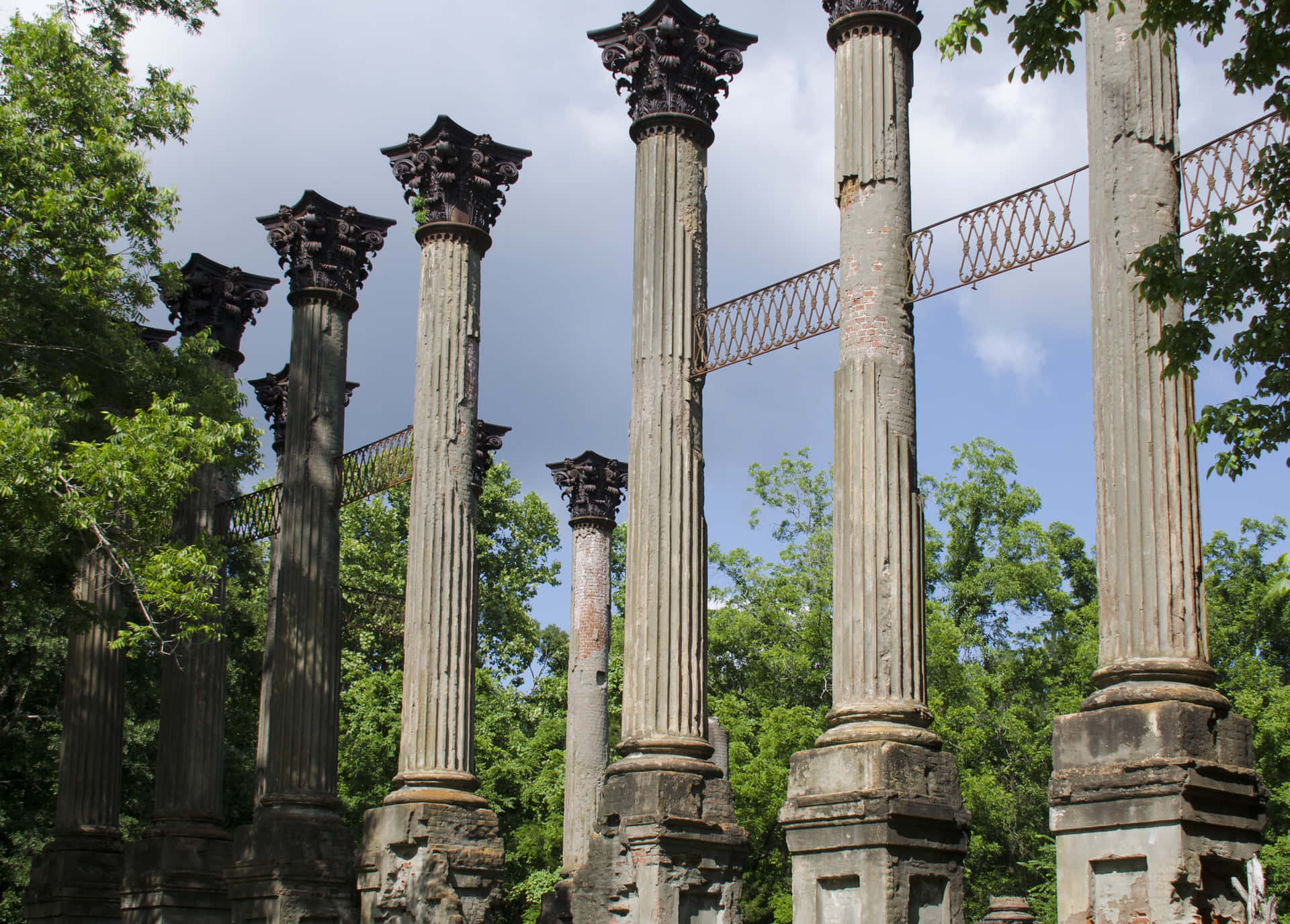 Windsor Ruins Mississippi Columns Wallpaper