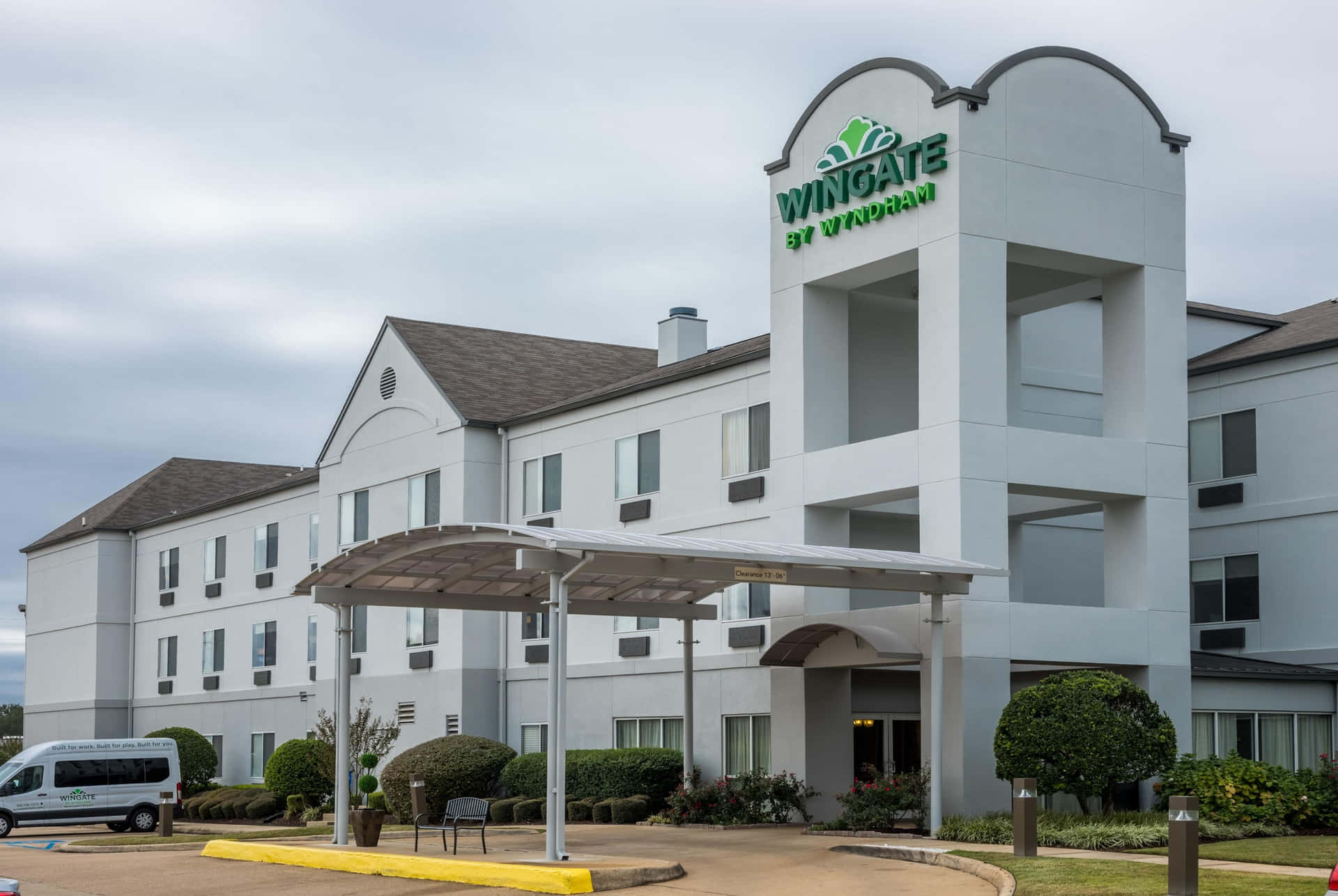 Wingate Hotel Exterior Shreveport Wallpaper