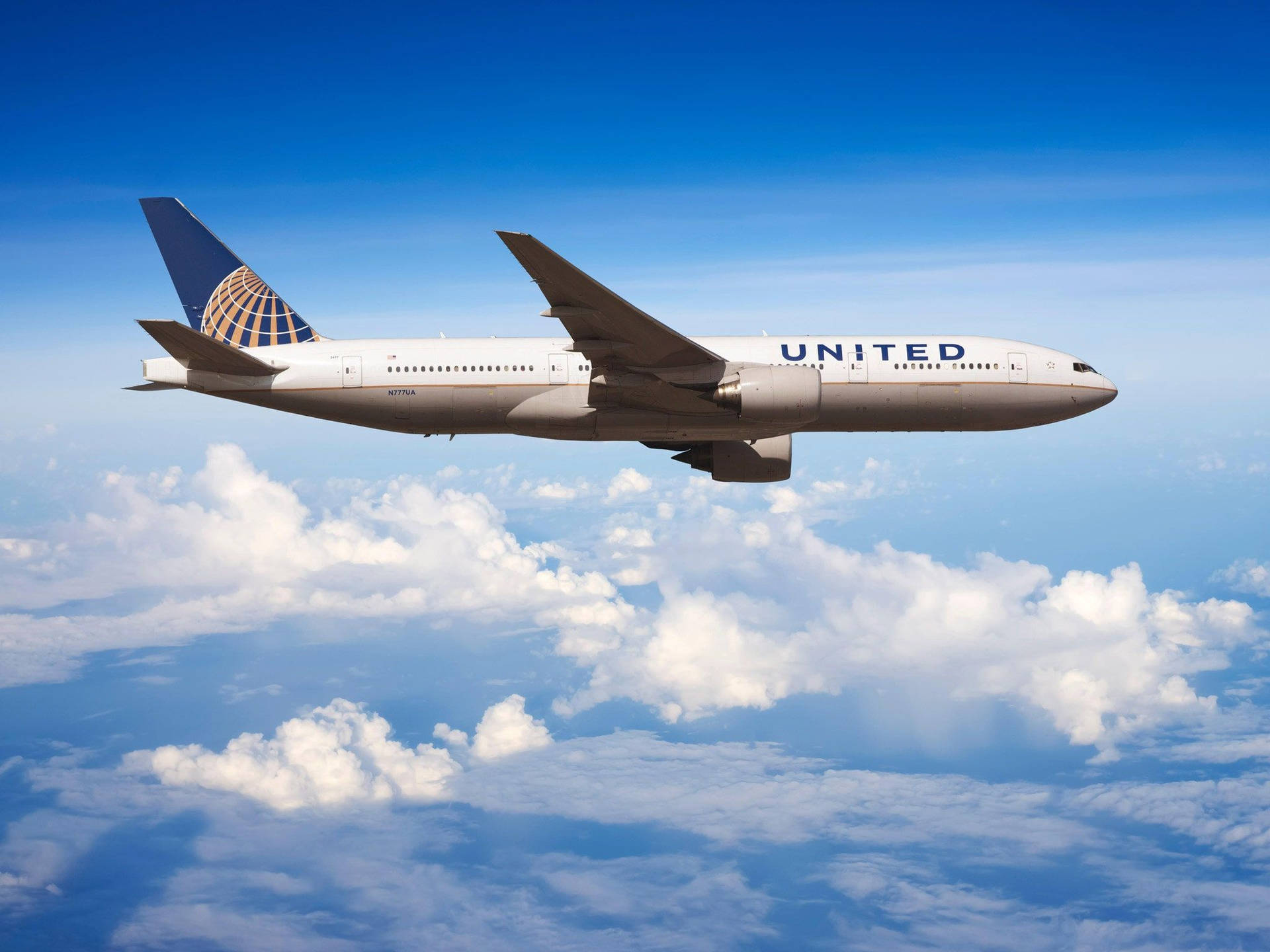 Winging United Airlines Plane Wallpaper