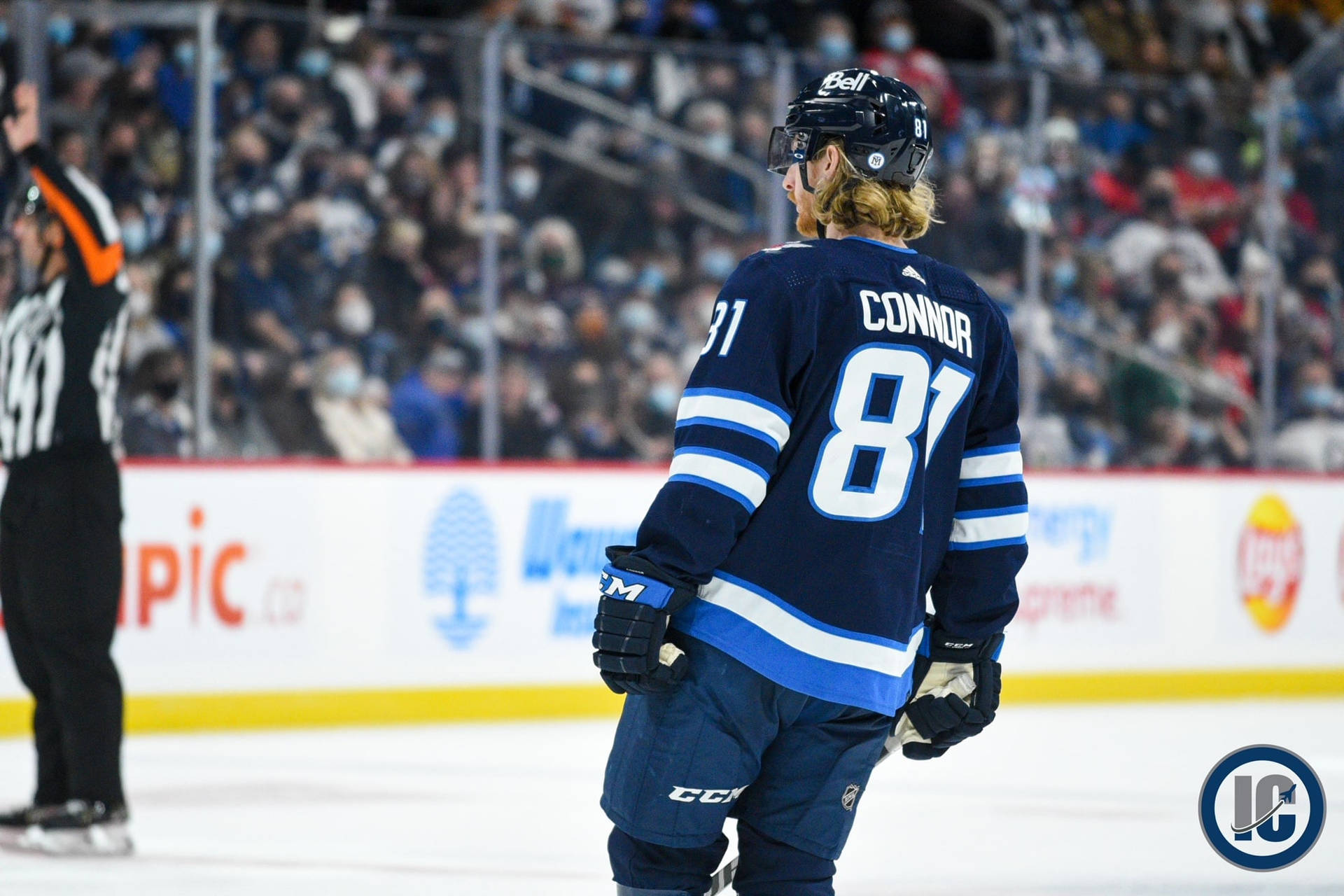 Winnipeg Jets amerikanske ishockeyspiller Kyle Connor bagvisning skud billede tapet Wallpaper