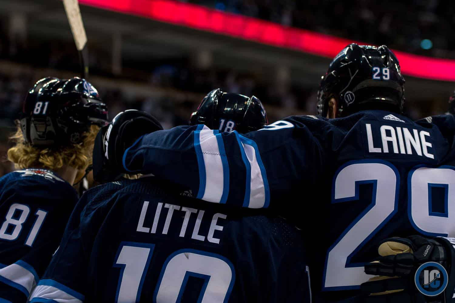 Jugadoresde Los Winnipeg Jets: Kyle Connor, Bryan Little Y Patrick Laine Fondo de pantalla