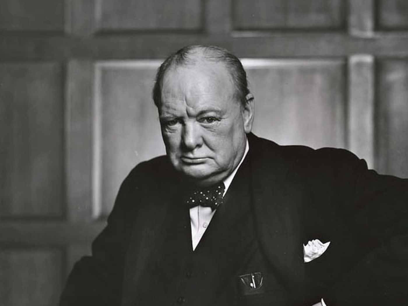 Winstonchurchill: Estadista Británico, Líder De Guerra Y Primer Ministro.