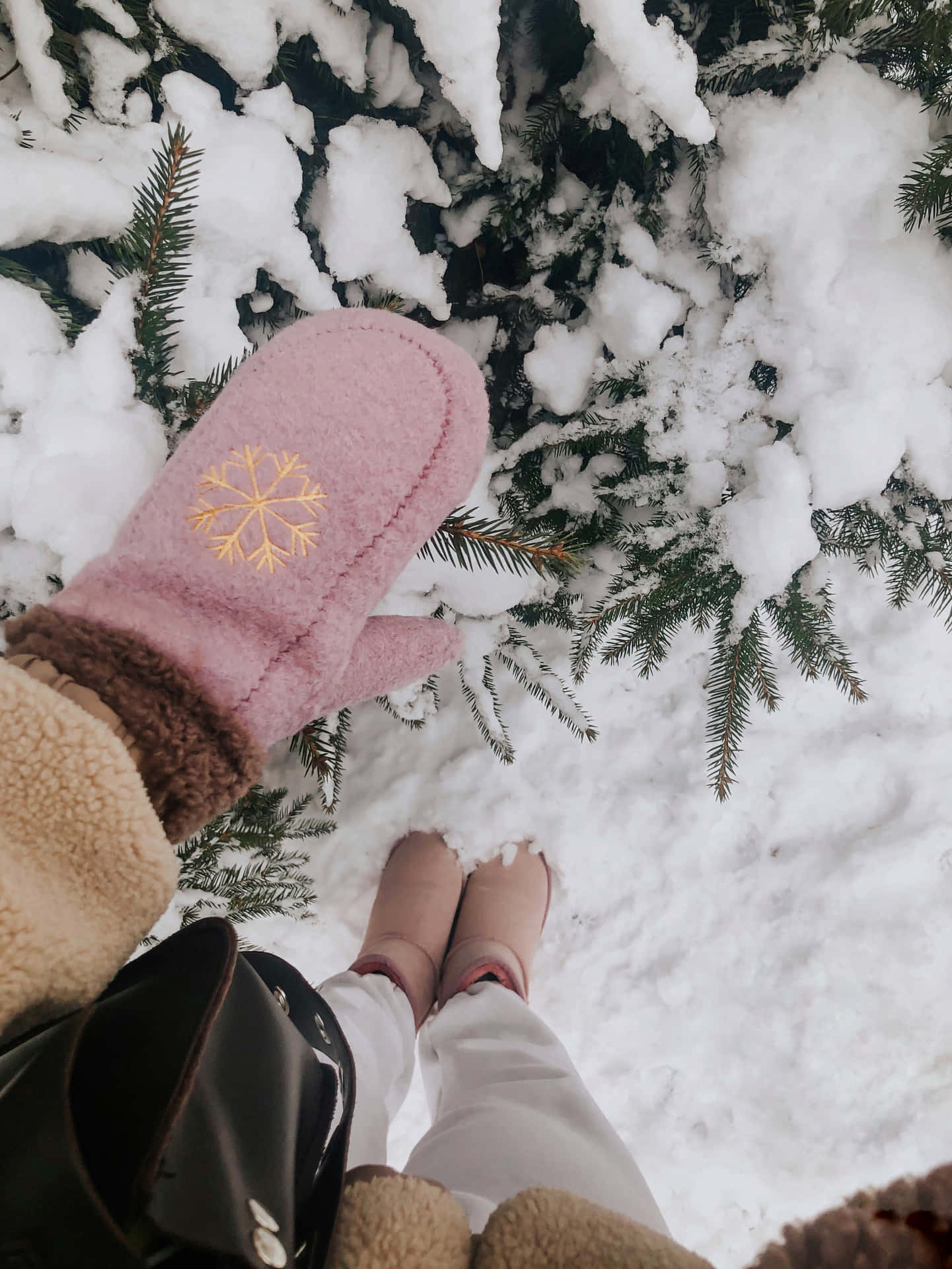 Winter Gloves Cozy Winter Aesthetic Photography Wallpaper
