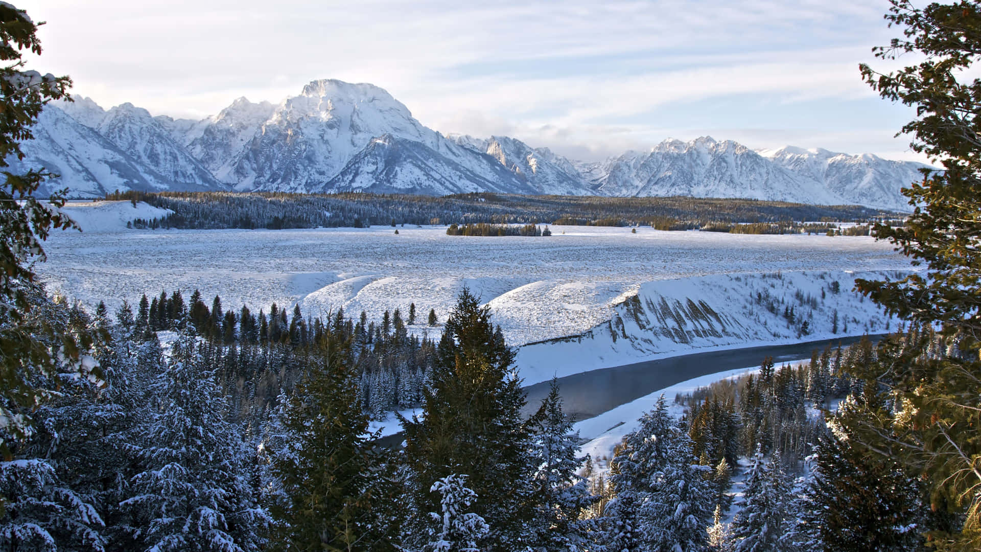 Unpaesaggio Pittoresco Di Un Paesaggio Invernale Con Montagne Ricoperte Di Neve. Sfondo
