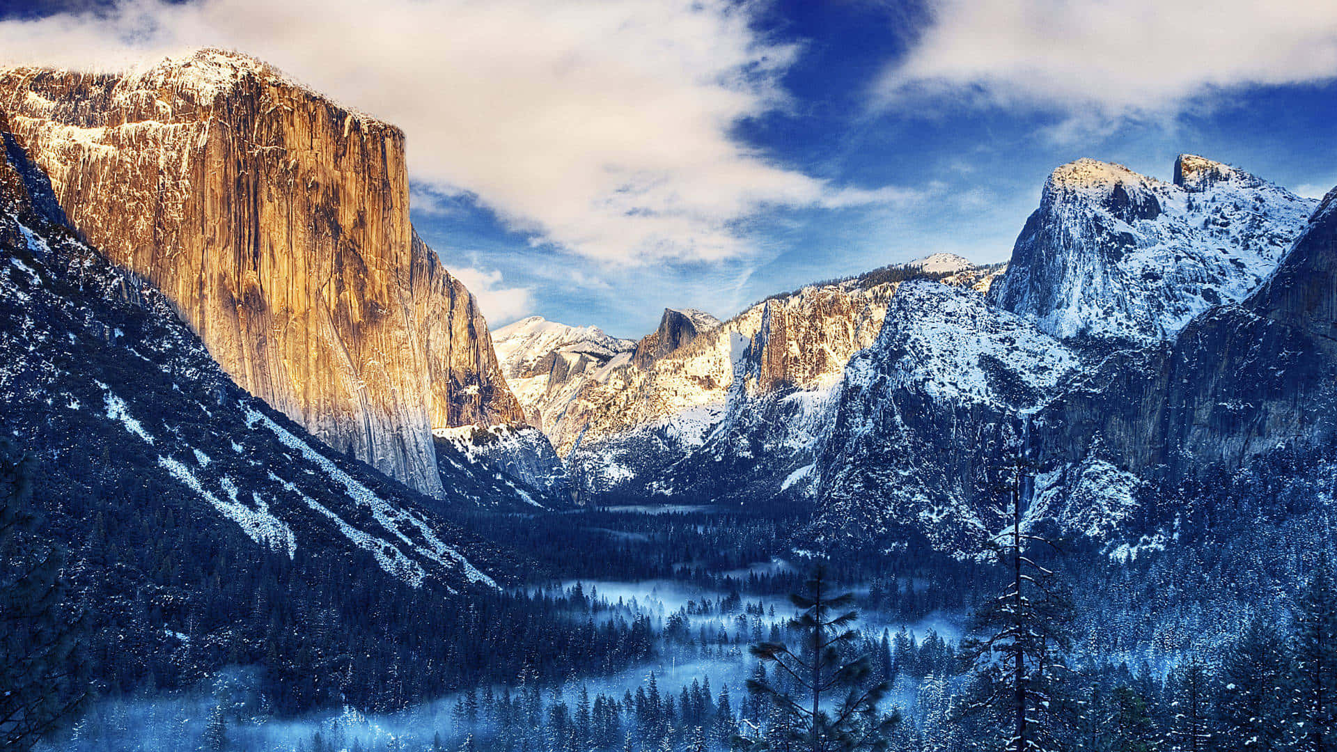 Elvalle De Yosemite En Invierno Con Montañas Cubiertas De Nieve. Fondo de pantalla