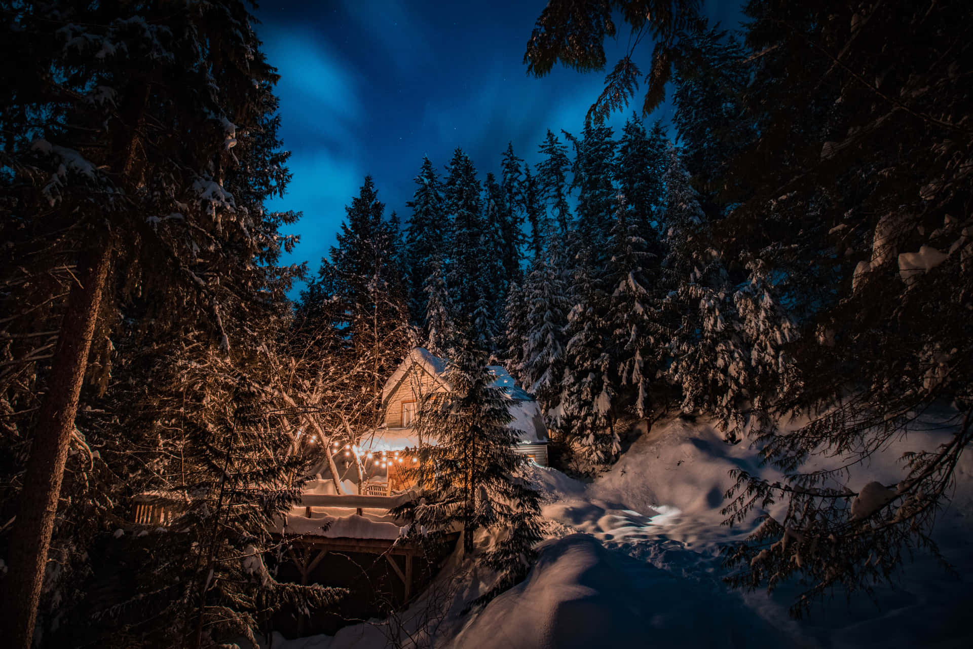 Winter Night Desktop With Cabin In The Woods Wallpaper