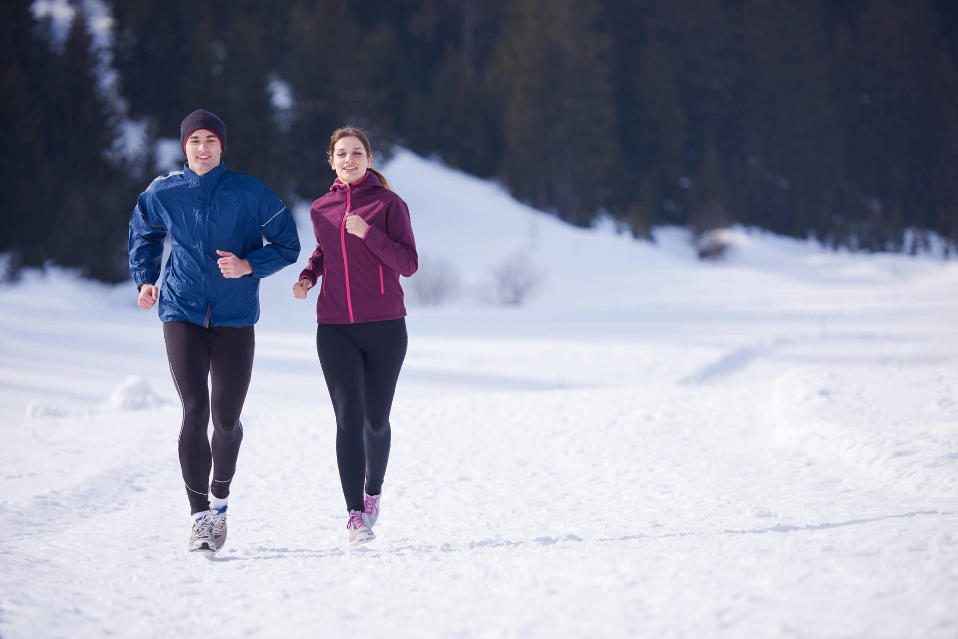 Wintersaison Paar Jogging Wallpaper