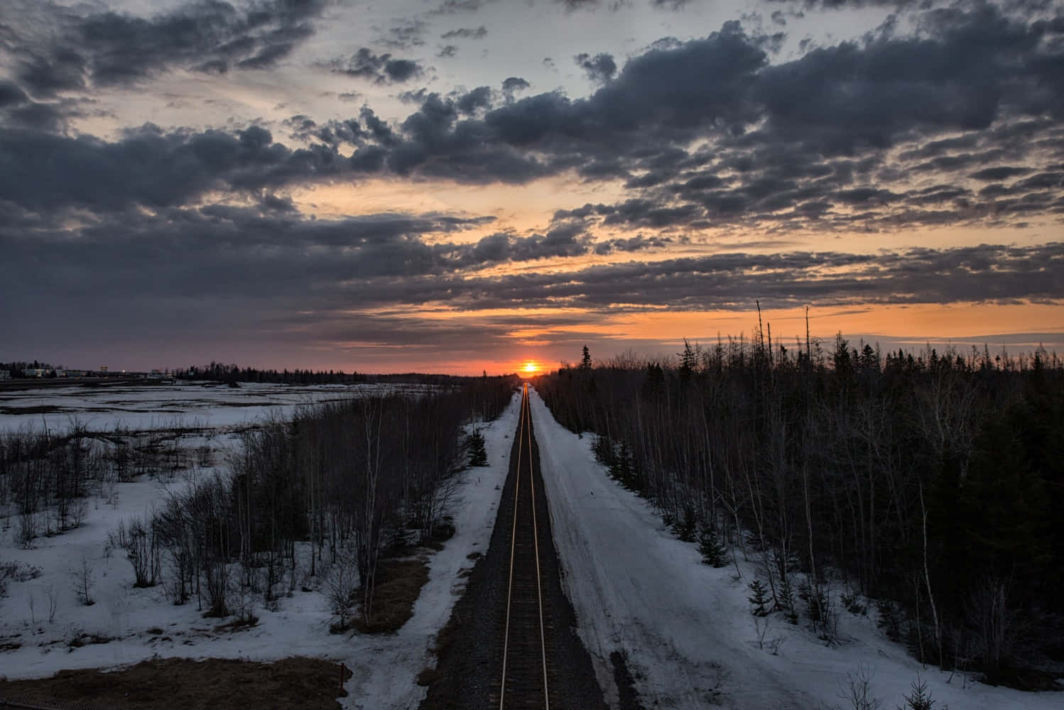 Coucher De Soleil D'hiver Sur Le Chemin De Fer De Moncton Fond d'écran