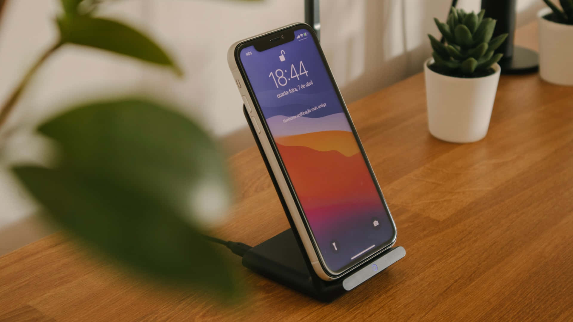 Charge Your Device Wirelessly Wallpaper
