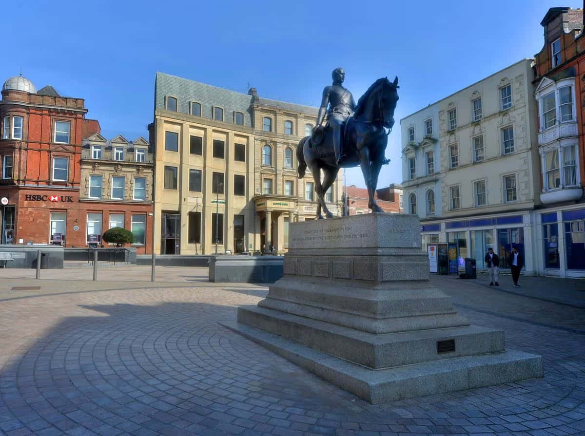 Patung Di Queen Square Wolverhampton Wallpaper