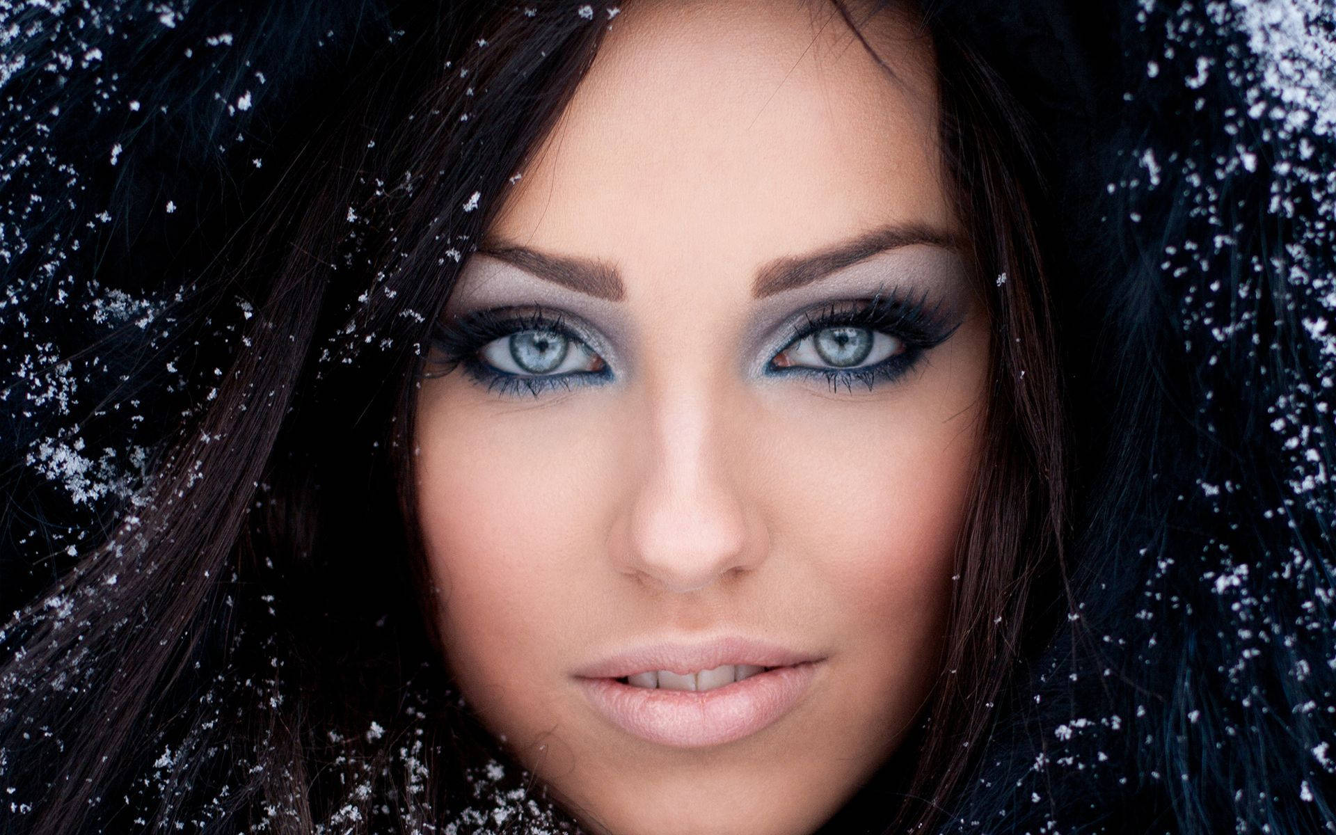 Woman Face Snow Eyeshadow Wallpaper