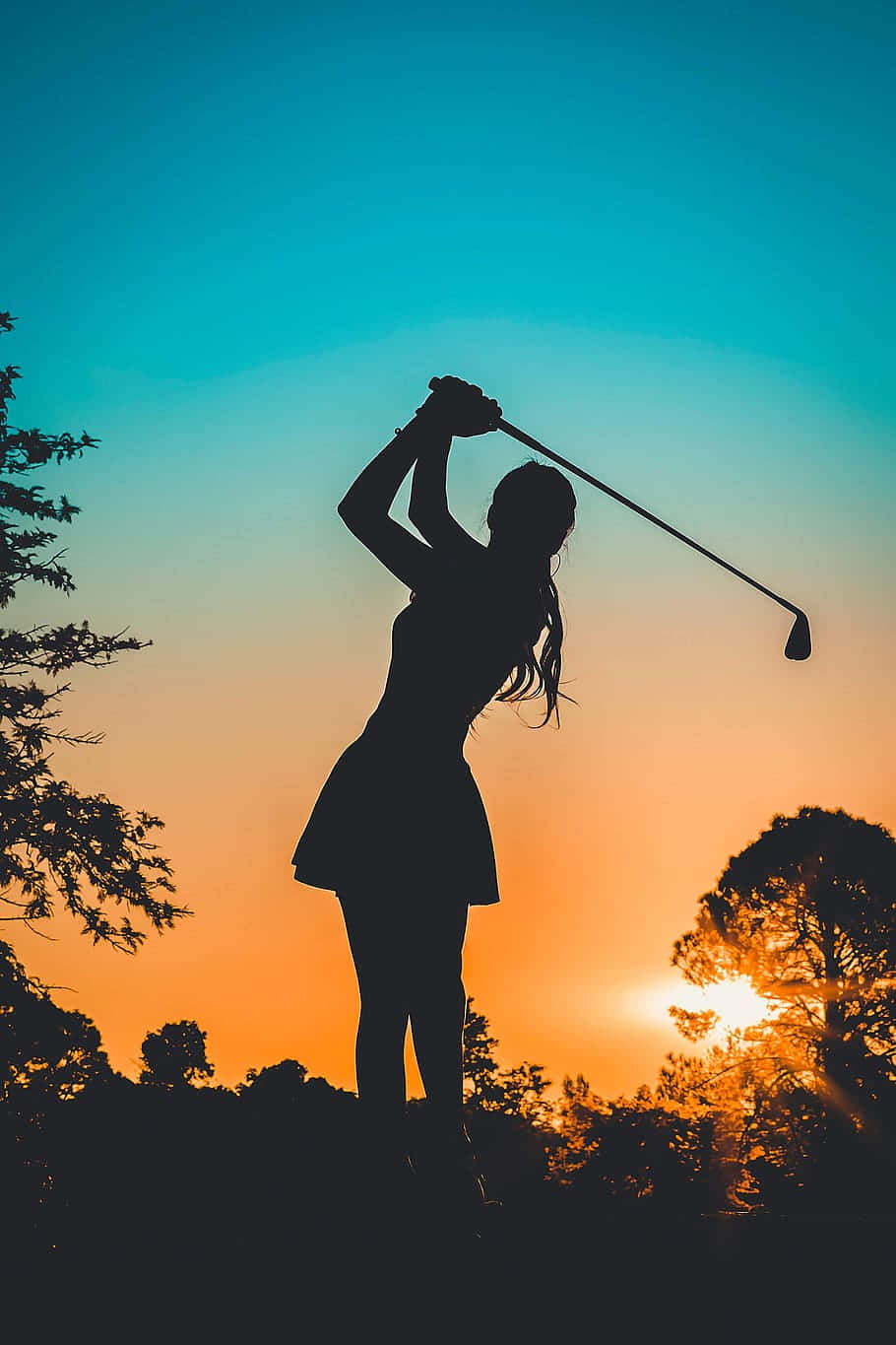 Woman Golfing Silhouette Wallpaper