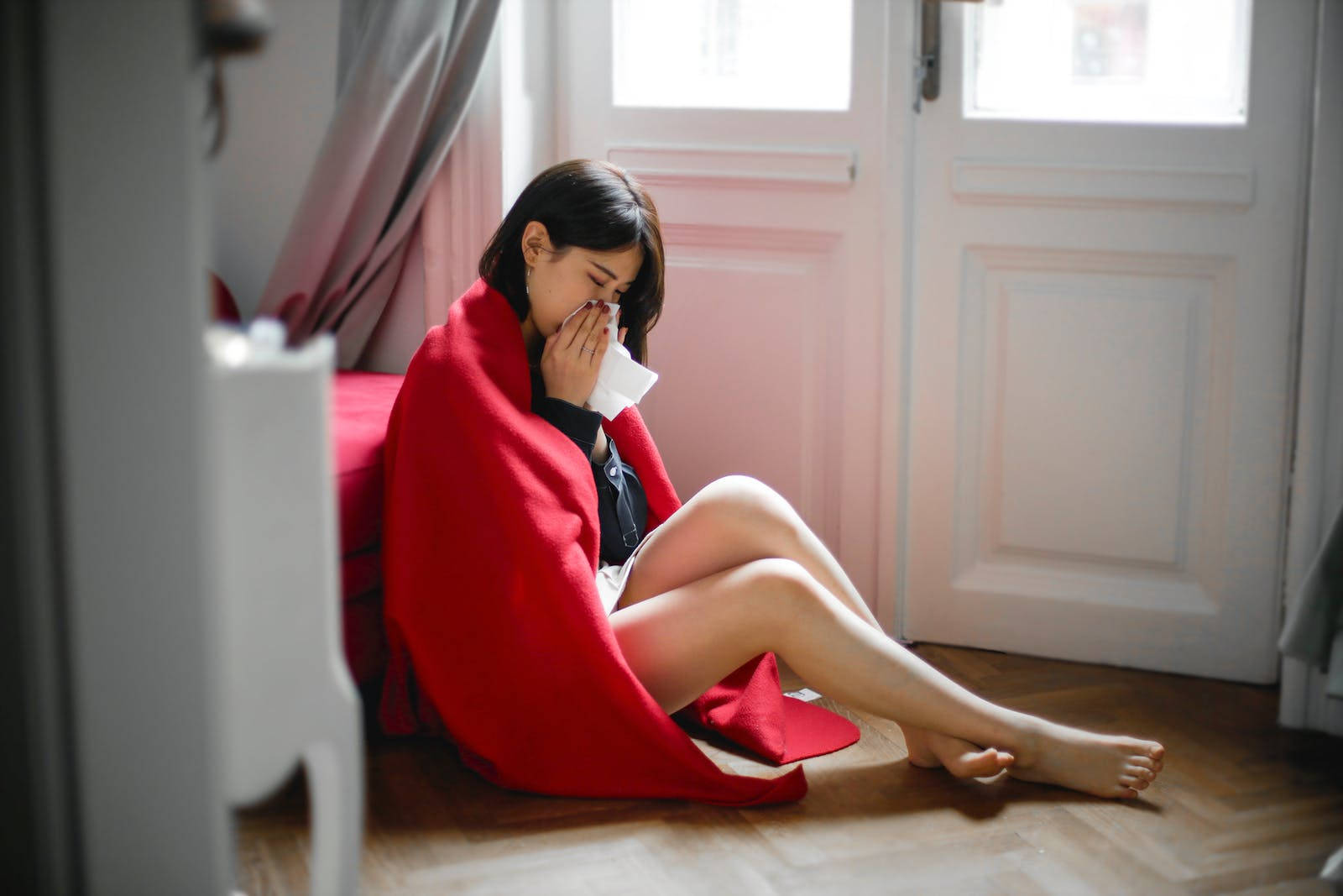Woman Red Blanket Sneeze Wallpaper