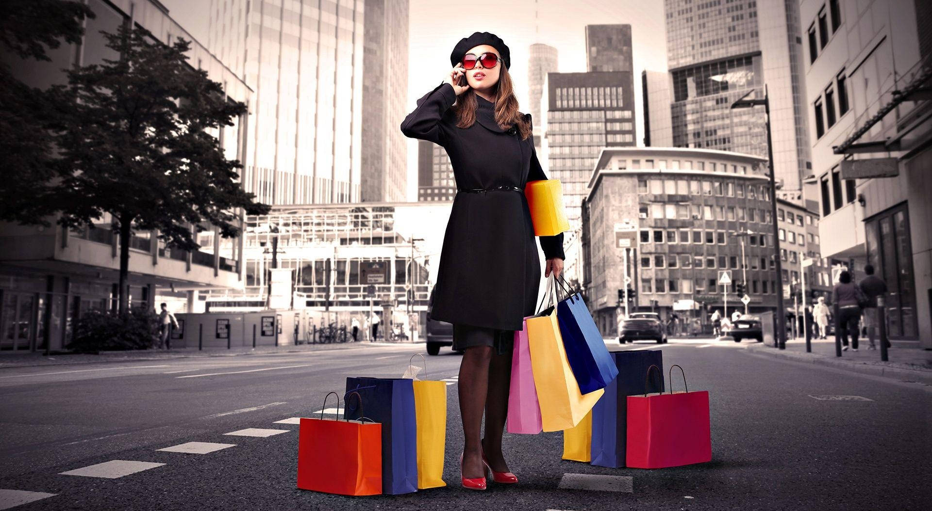 Woman Shopping With Sunglasses Wallpaper