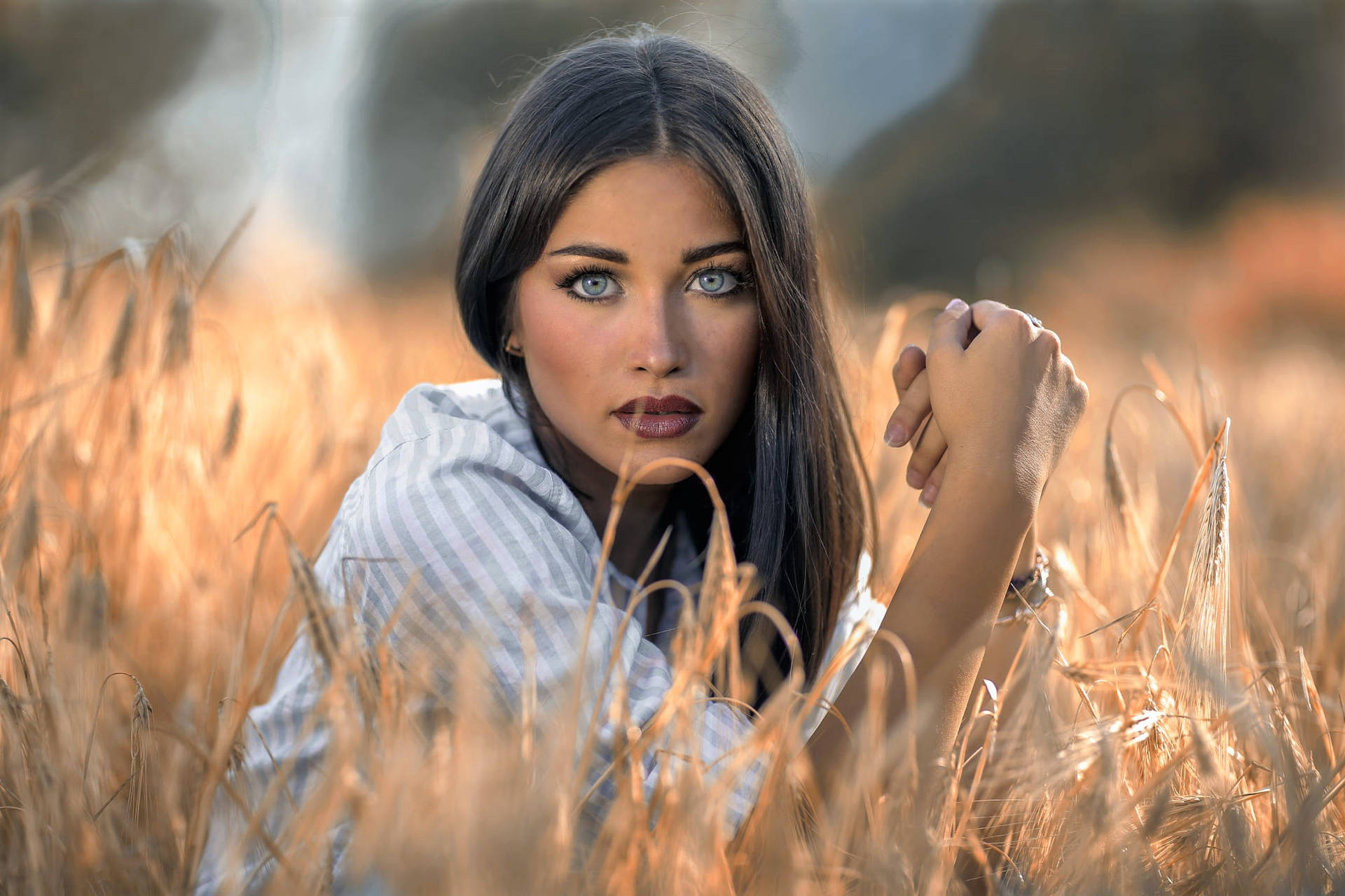 Woman With Blue Eyes In Wheat Field Wallpaper
