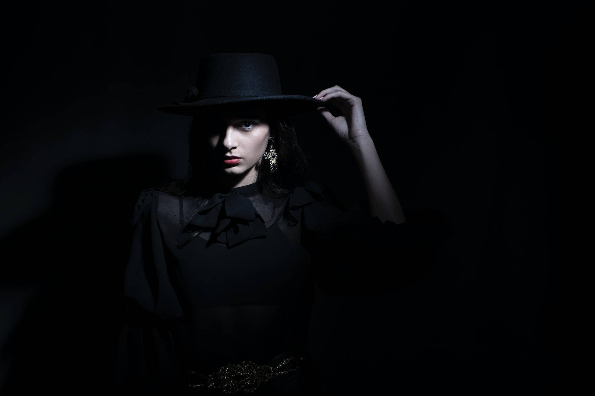 Woman With Hat On Black Tablet Wallpaper