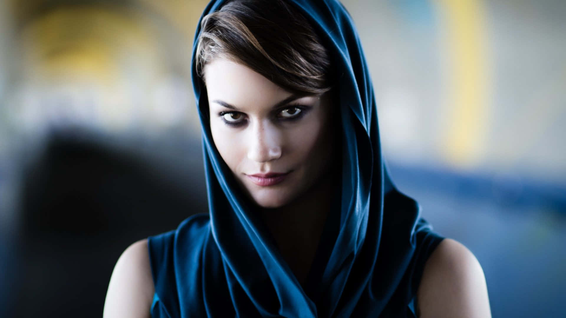 Woman With Headscarf Face Reference Wallpaper