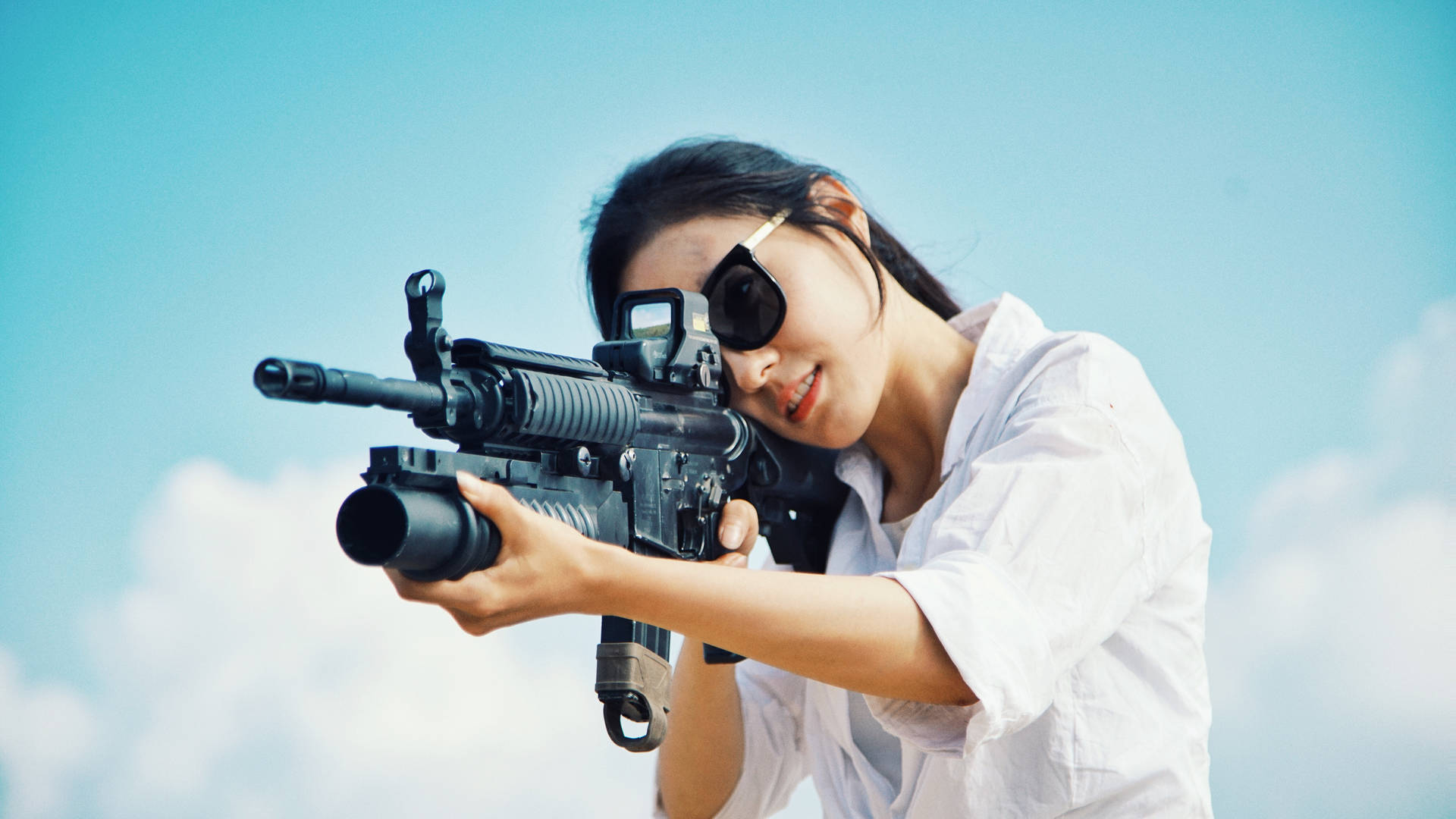 Woman With M203 Grenade Launcher Gun Wallpaper