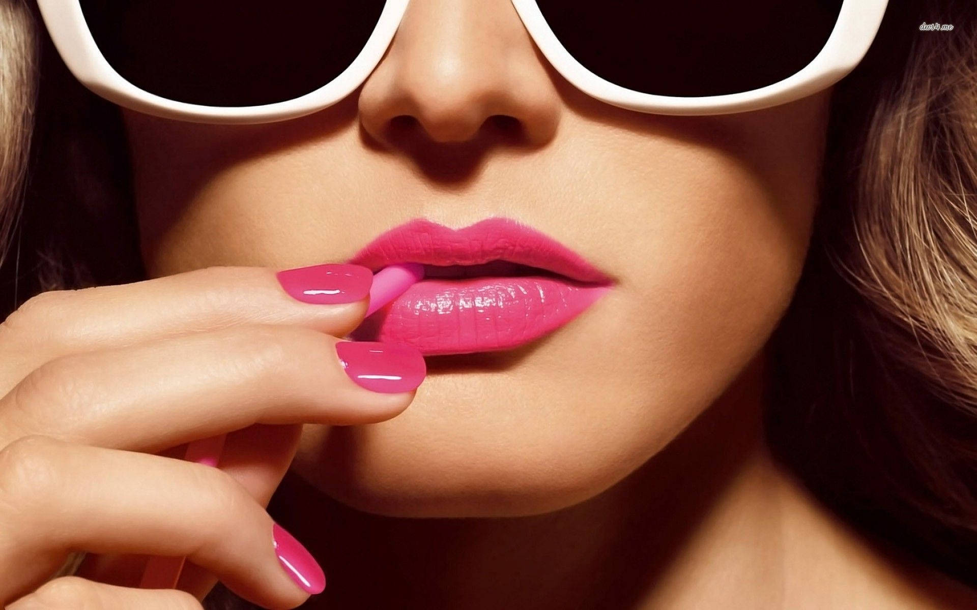 Download Woman With Pink Lips Wearing Sunglasses Wallpaper