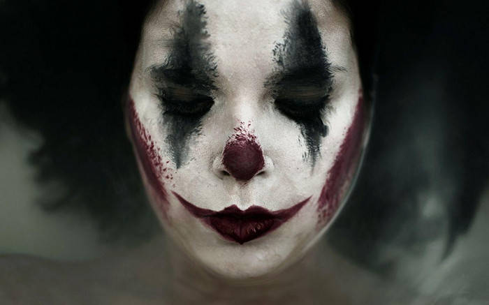 Kvinde Med Trist Joker Makeup Wallpaper