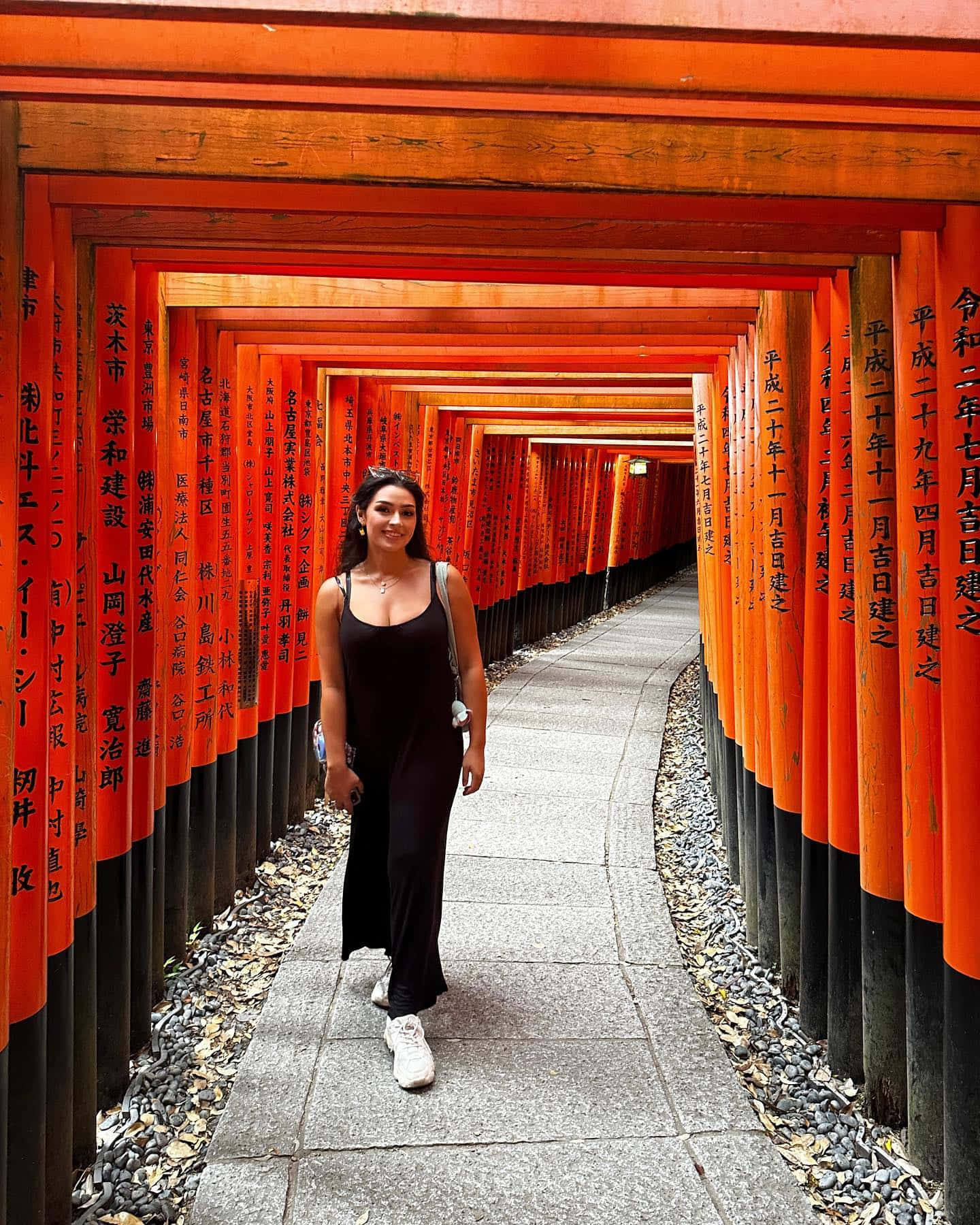 Womanat Fushimi Inari Taisha Torii Gates Wallpaper