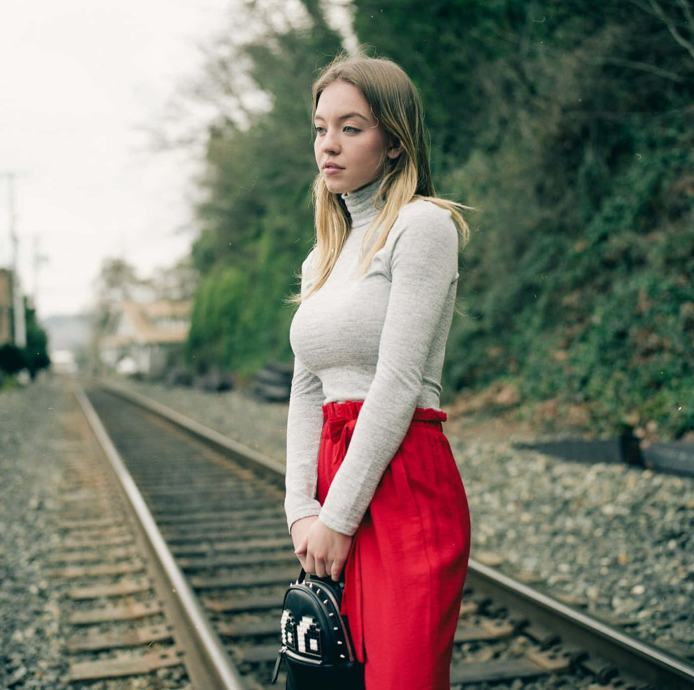 Womanon Railroad Tracks Fashion Shoot Wallpaper