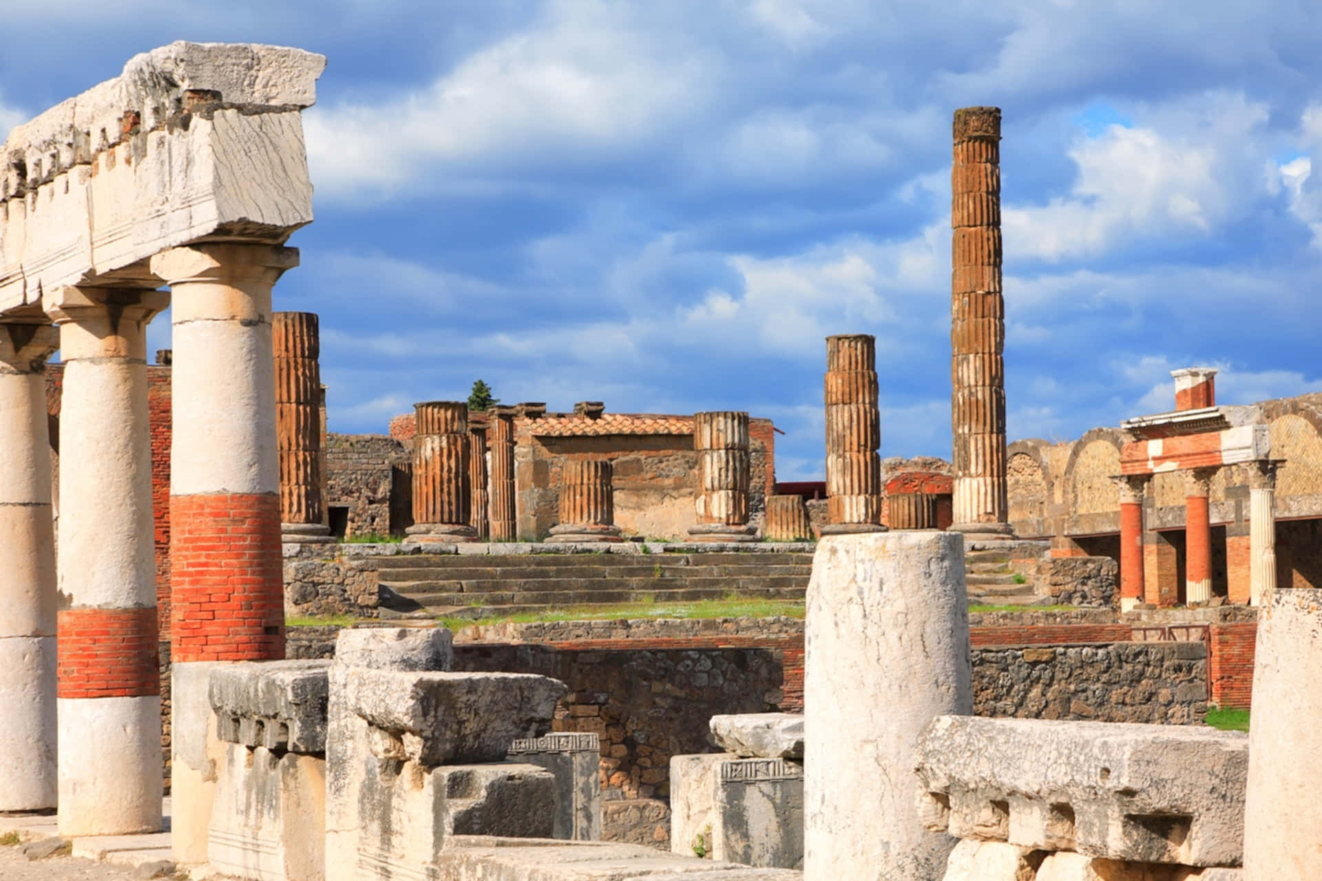 Meravigliosavista Panoramica Delle Antiche Rovine Di Pompei Sfondo