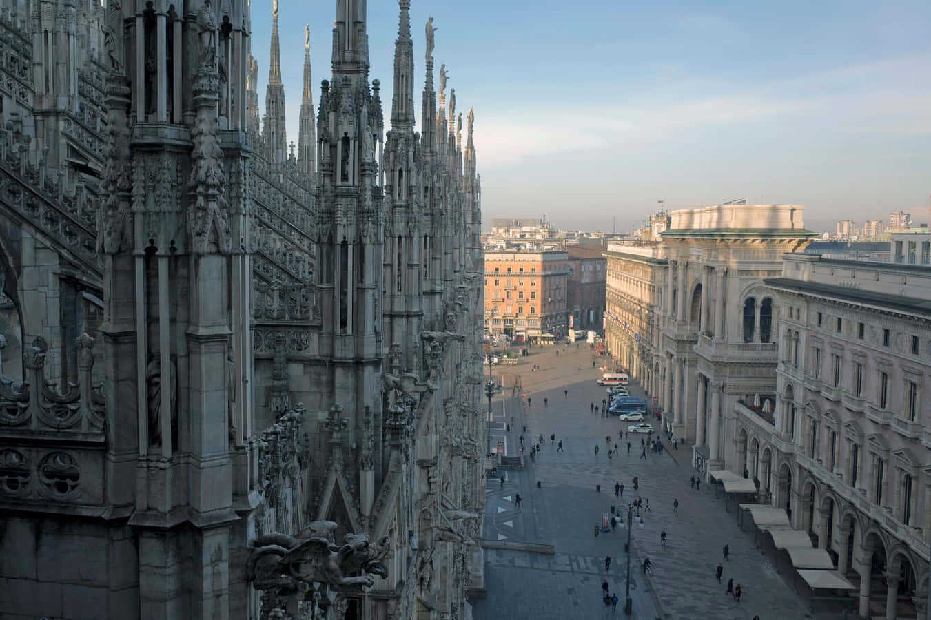 Majestic View of Milan Cathedral Wallpaper