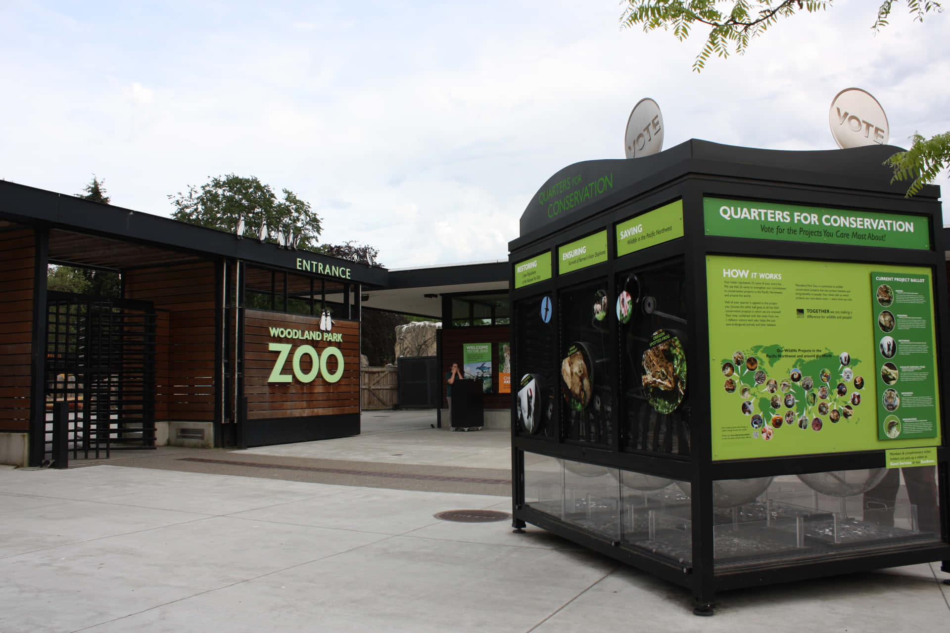 Woodland Park Zoo Entranceand Conservation Kiosk Wallpaper