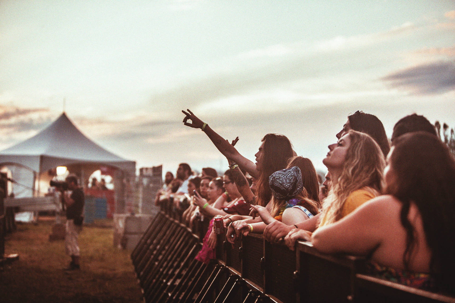 Woodstockbarricade Publikum Wallpaper