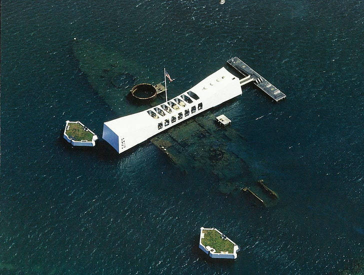 Wrecked Ship Sinks In Pearl Harbor Wallpaper