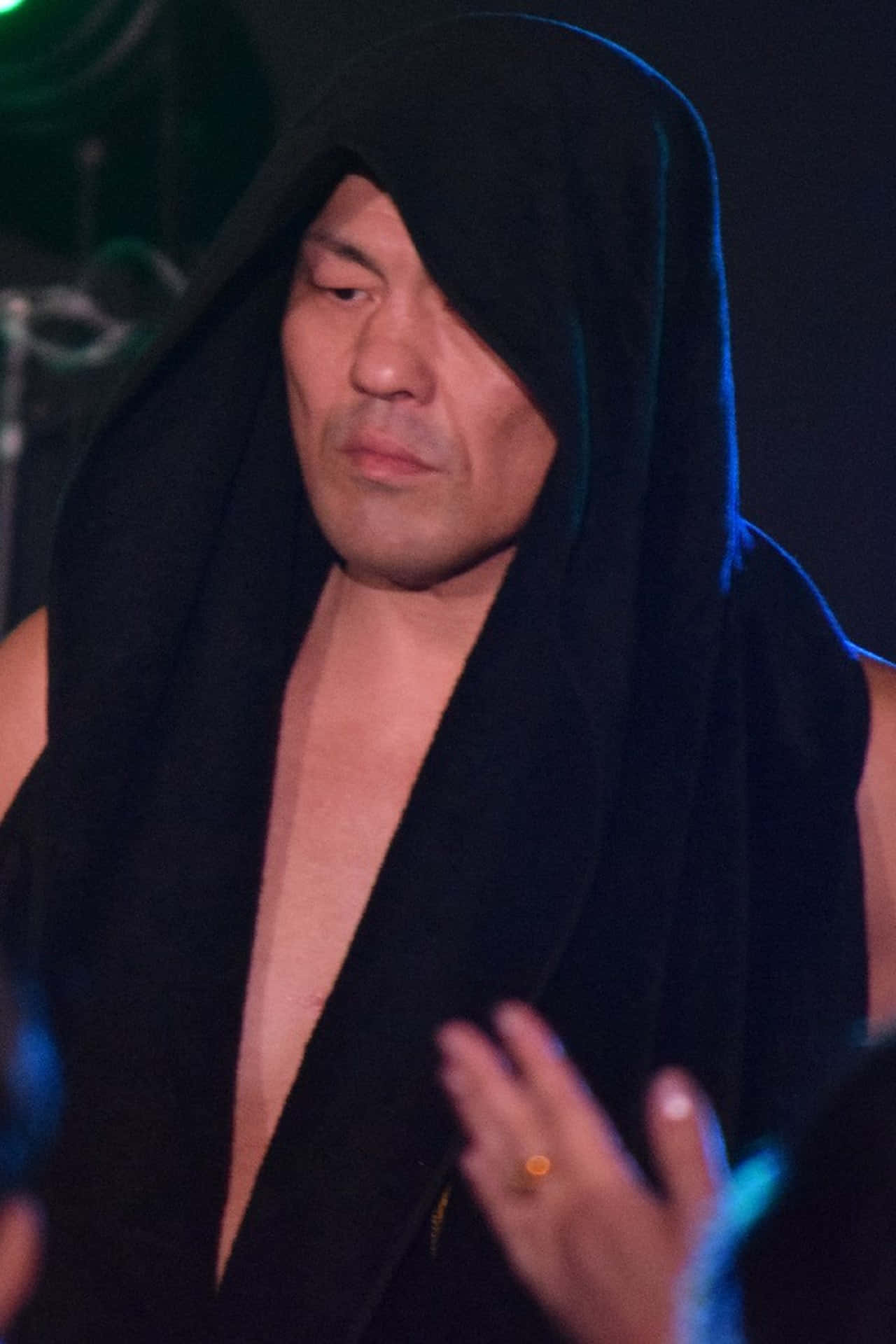 Wrestler Minoru Suzuki Med Sort Håndklæde Tapet Wallpaper