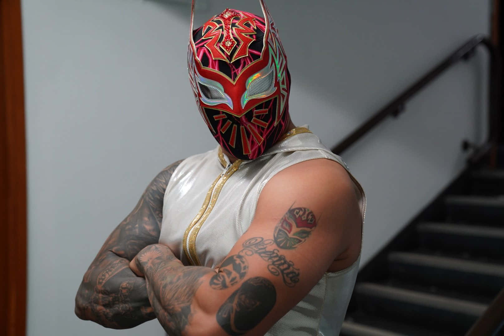 WWE amerikansk wrestler Sin Cara i rød maske beskåret Tapet Wallpaper