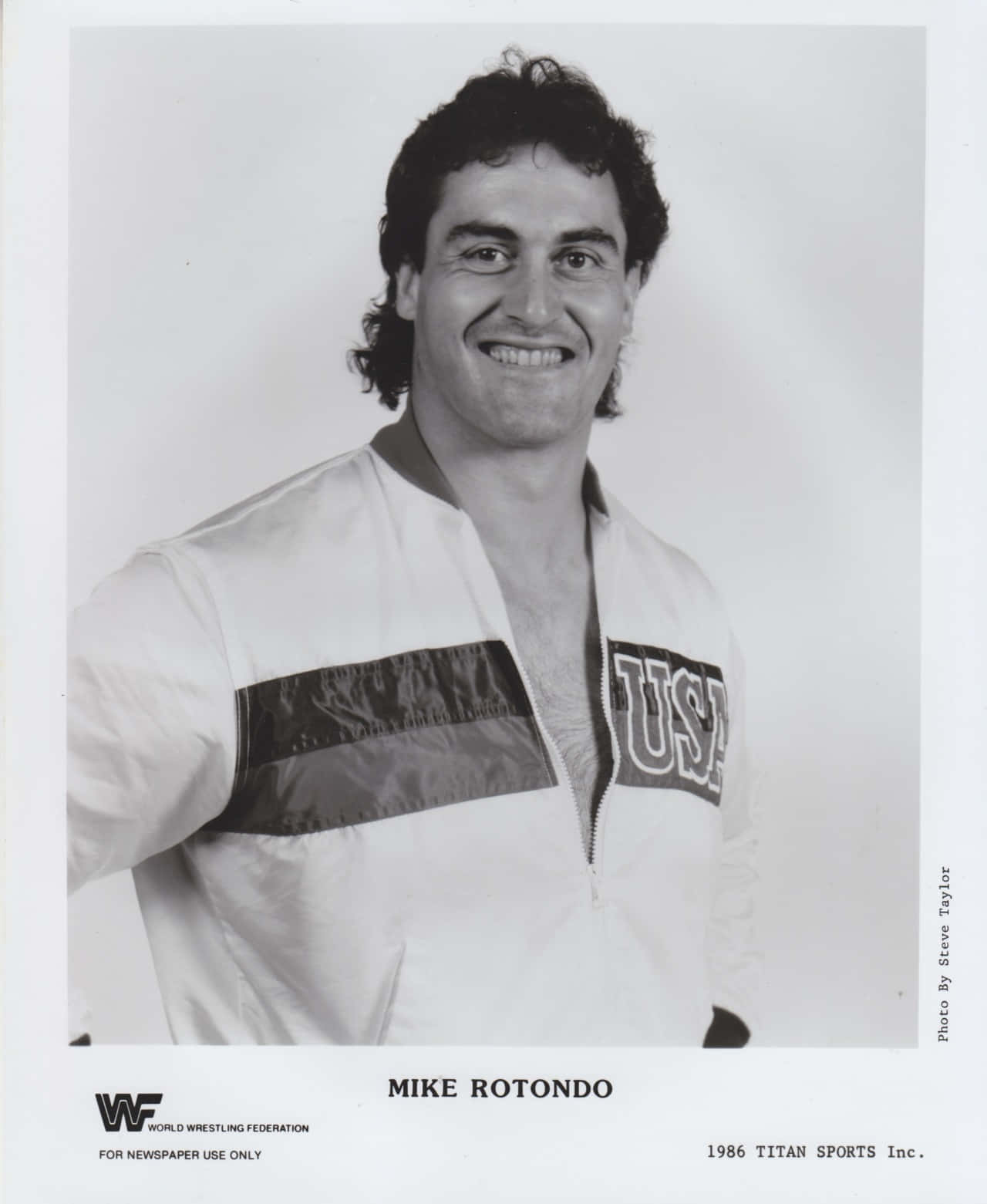 WWF Wrestler Mike Rotunda Vintage Monokrom Illustration Tapet: Wallpaper