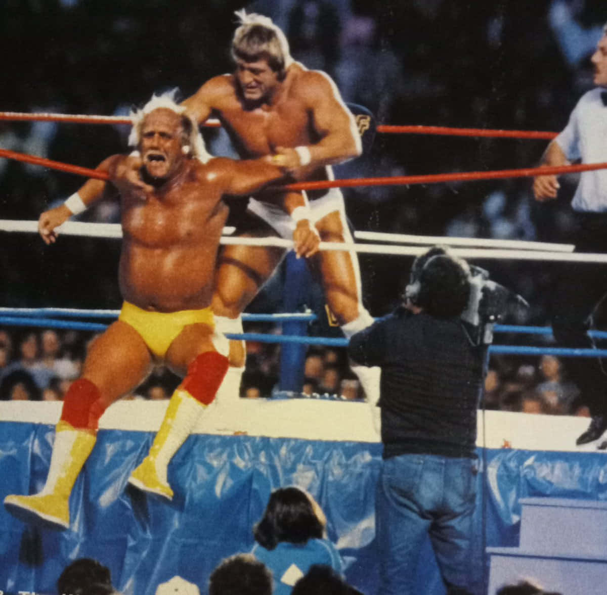 WWF Wrestlers Paul Orndorff og Hulk Hogan Verdens Heavyweight Championship Match Wallpaper