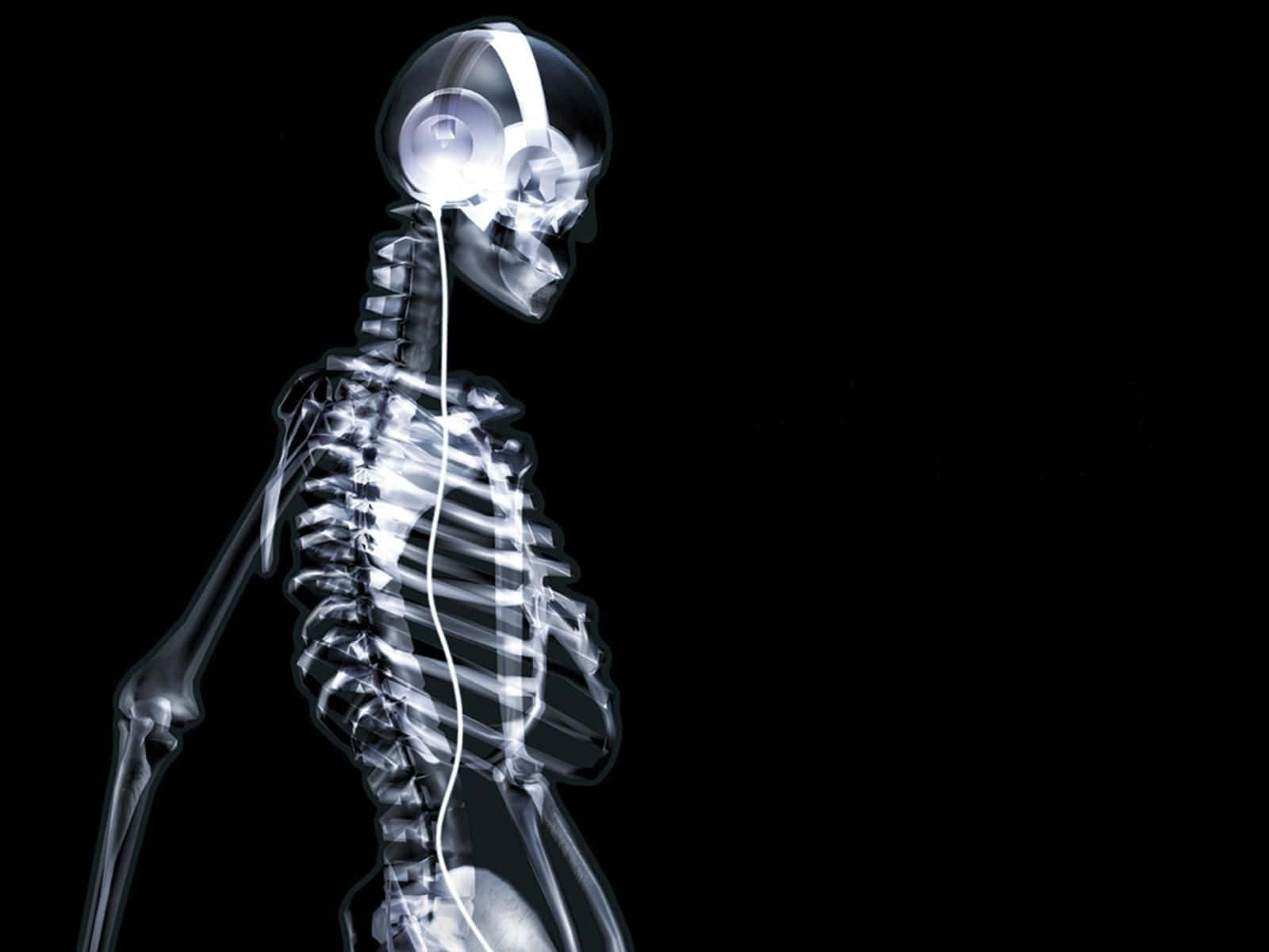 Umesqueleto Com Fones De Ouvido Está Em Pé Em Um Fundo Preto. Papel de Parede