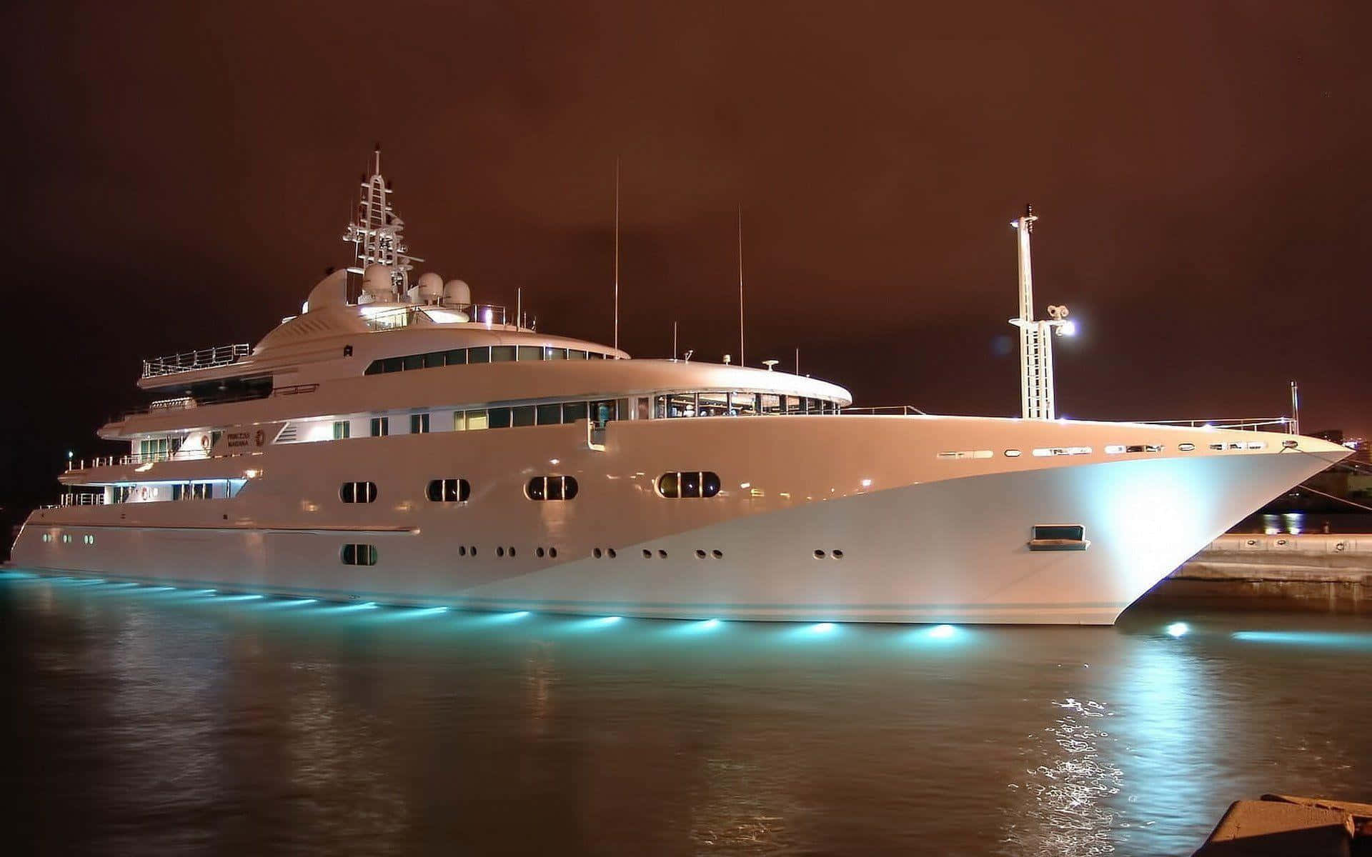 Cruise in Luxury in this Beautiful Yacht