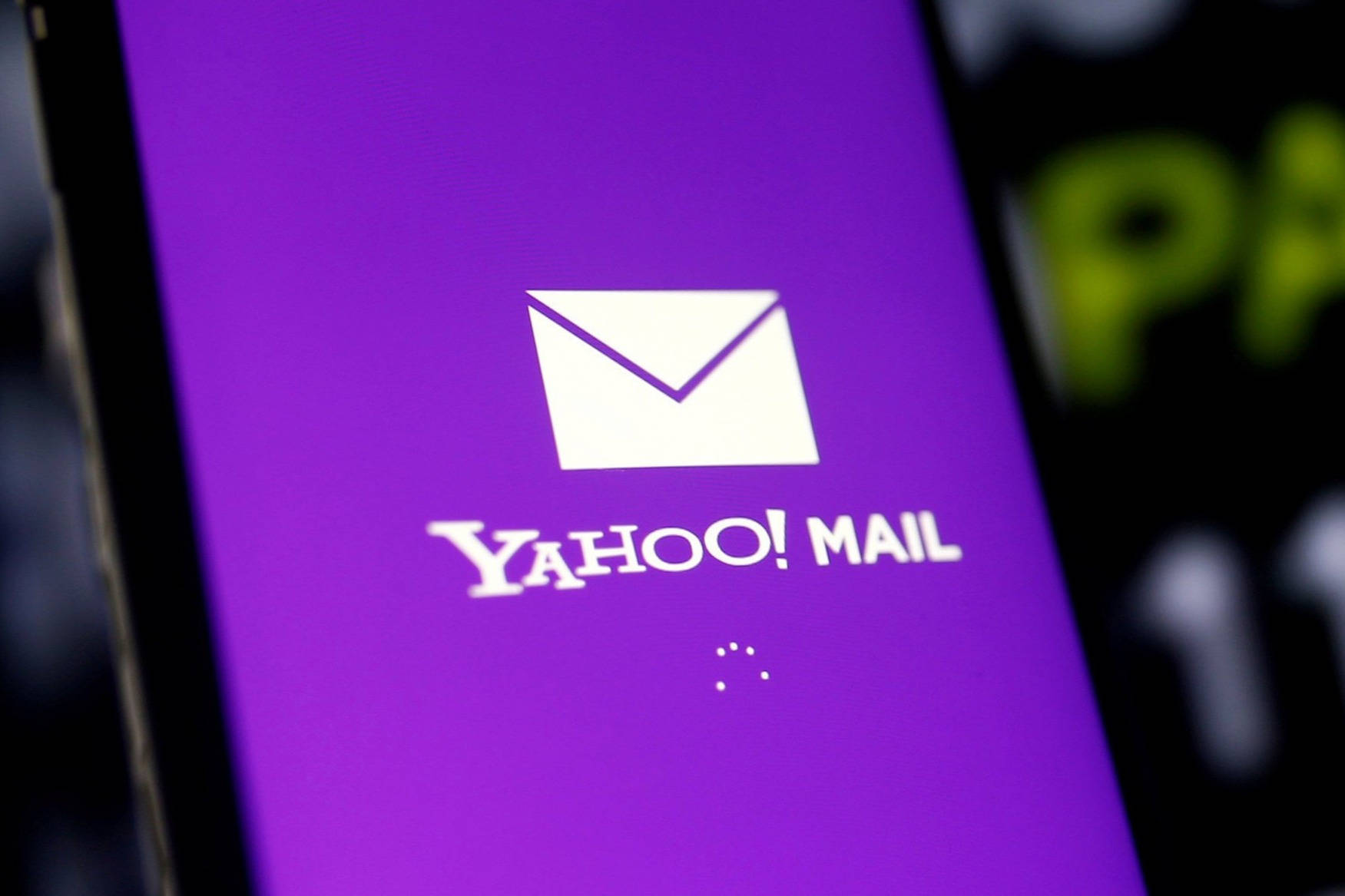 Yahoo Mail på en smartphone Wallpaper
