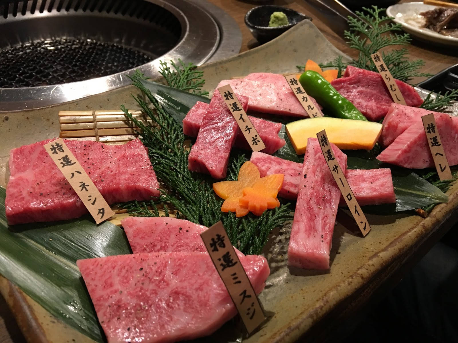 Selecciónde Carne De Kobe En El Restaurante De Yakiniku. Fondo de pantalla