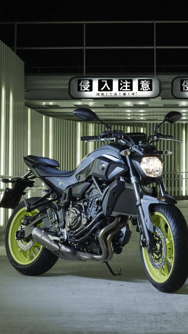 Yamaha Mt 15 Con Cerchi Giallo Verde Sfondo
