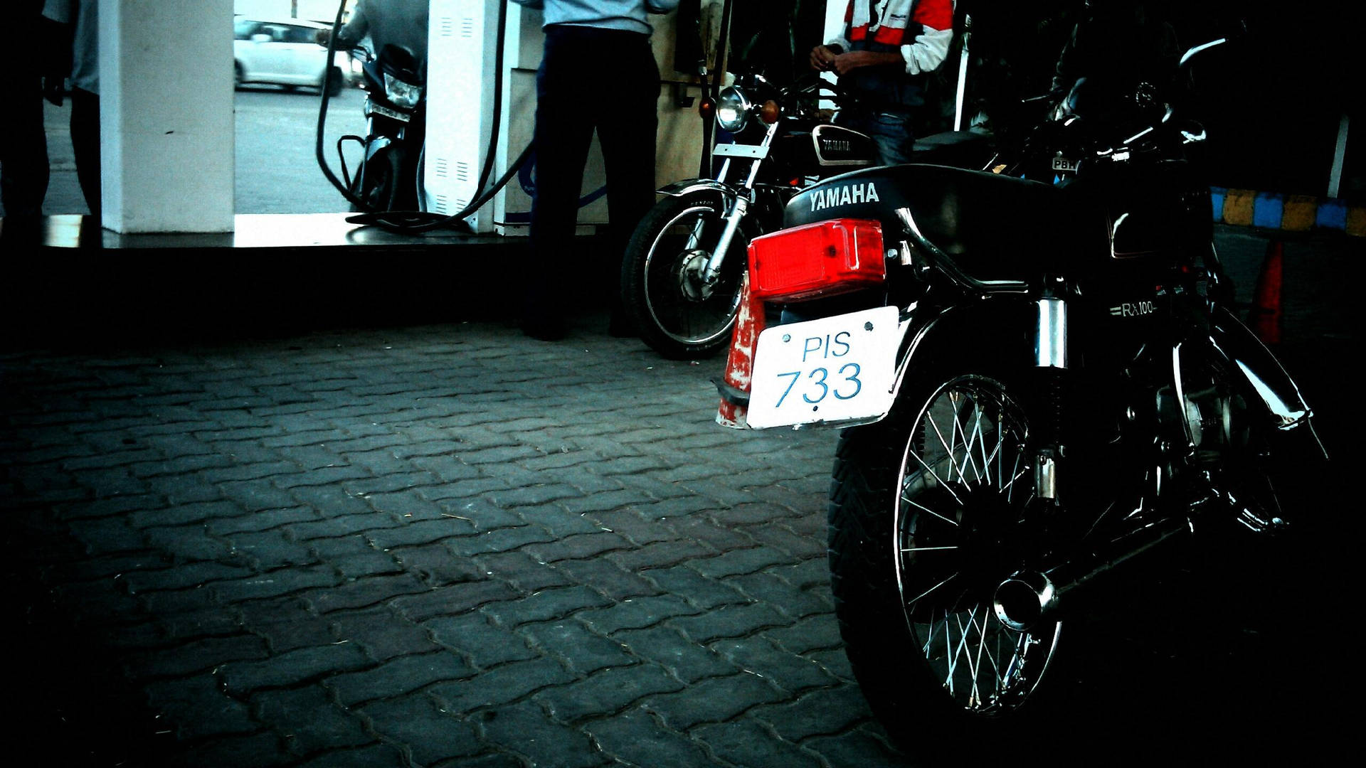 Yamaha Rx100 Motorcykel Bagerste Nærbillede Wallpaper