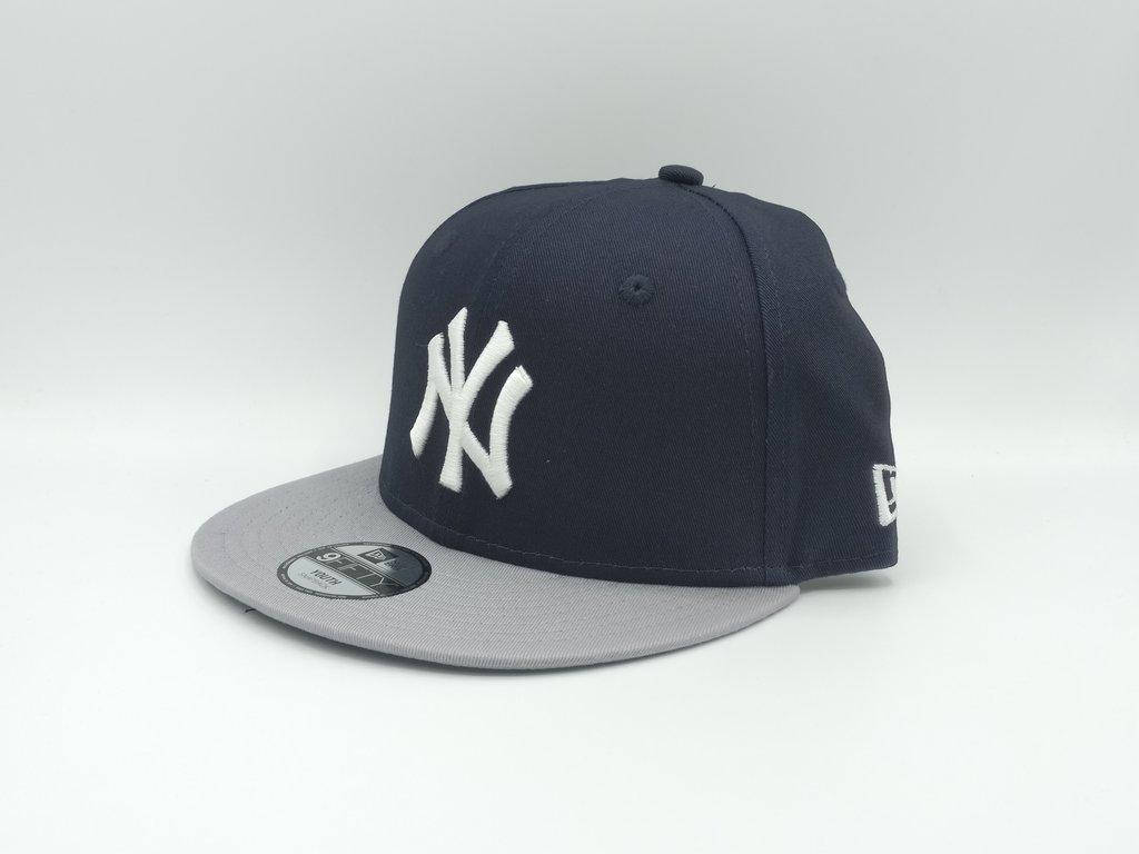 Download Yankees Black Cap NY Logo Wallpaper