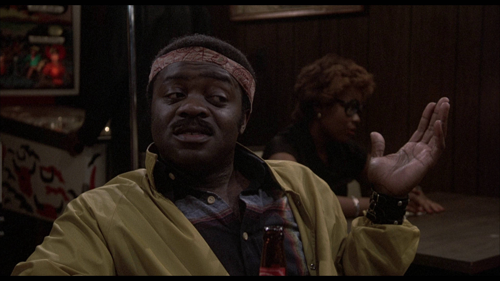 Yaphet Kotto In A 70s Outfit Wallpaper
